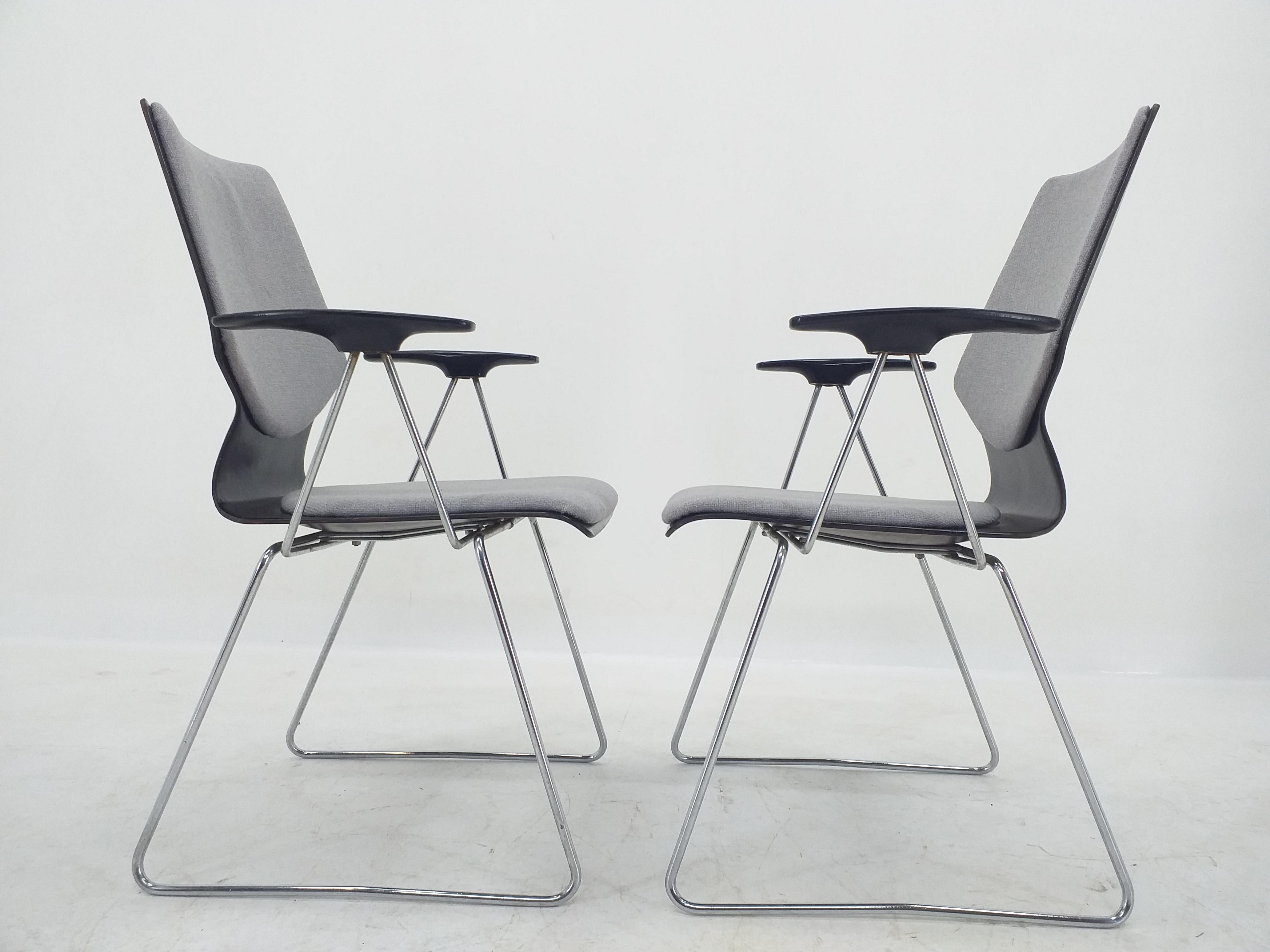 Set aus zwei Sesseln, entworfen von Elmar Fltotto für Pagholz, 1970er Jahre (Stoff) im Angebot
