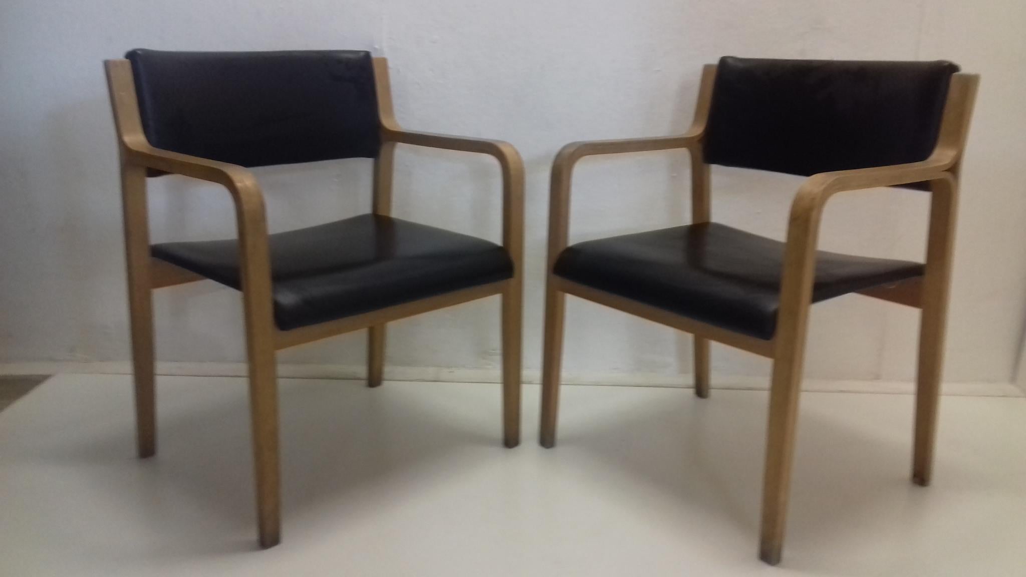 - Made in Czechoslovakia
- Manufacturer: Drevopodnik Holešov
- Made of bentwood, leatherette
- Good, original condition.