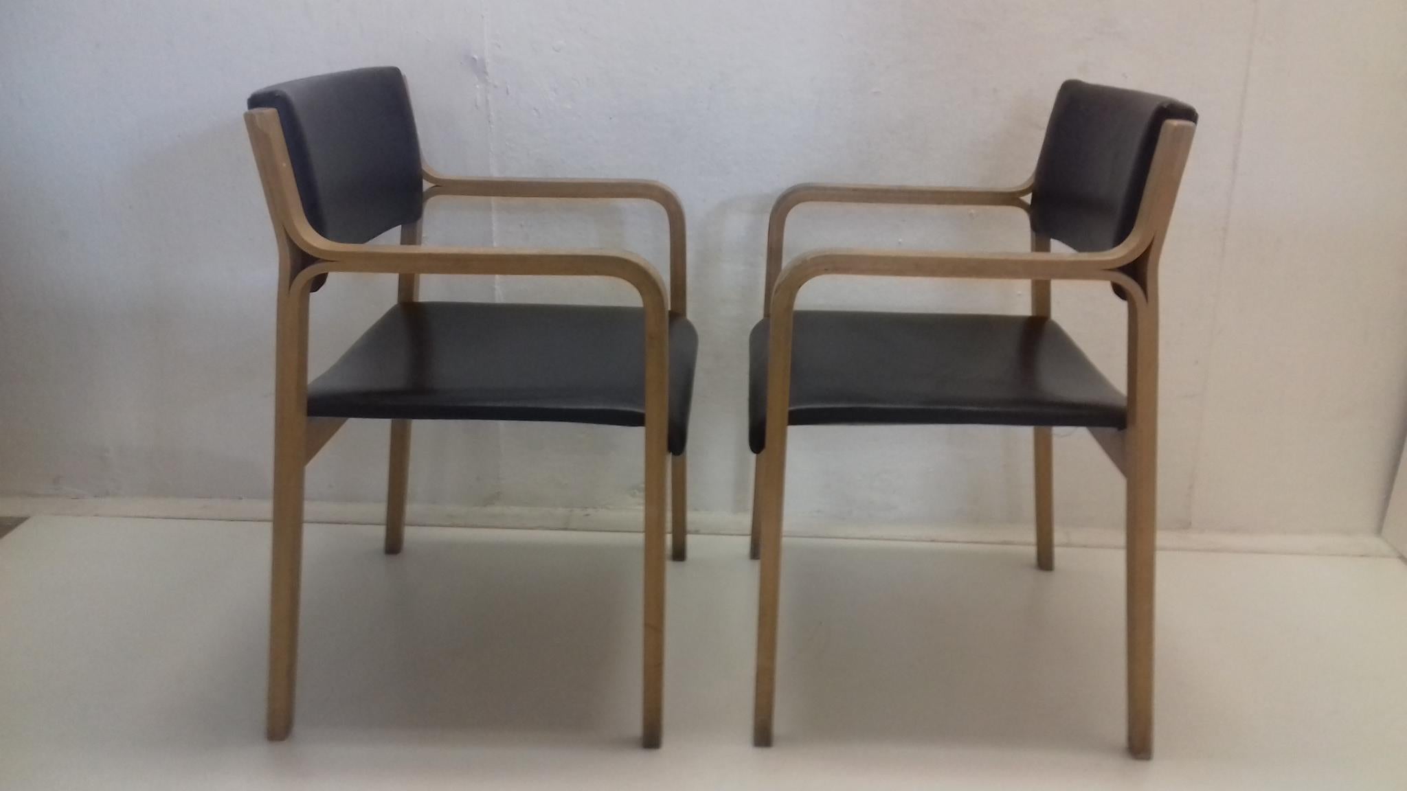 Mid-Century Modern Set of Two Armchairs Designed by Ludvík Volák, 1960s For Sale