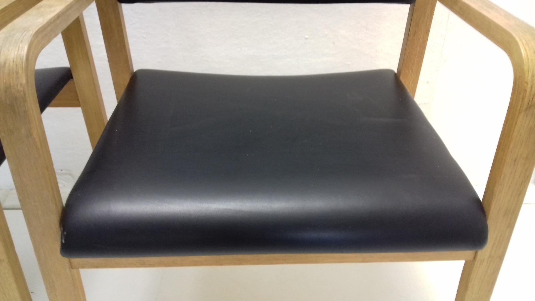 Bois Ensemble de deux fauteuils conçus par Ludvík Volák, années 1960 en vente