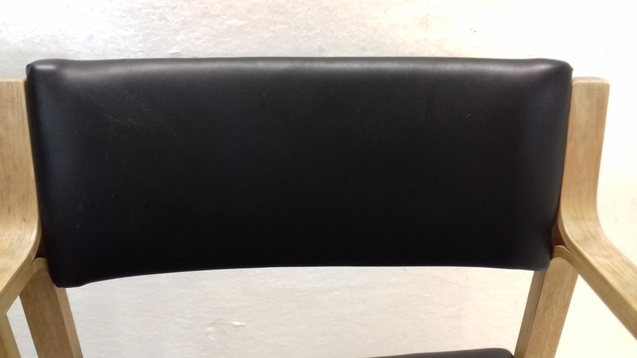 Ensemble de deux fauteuils conçus par Ludvík Volák, années 1960 en vente 1