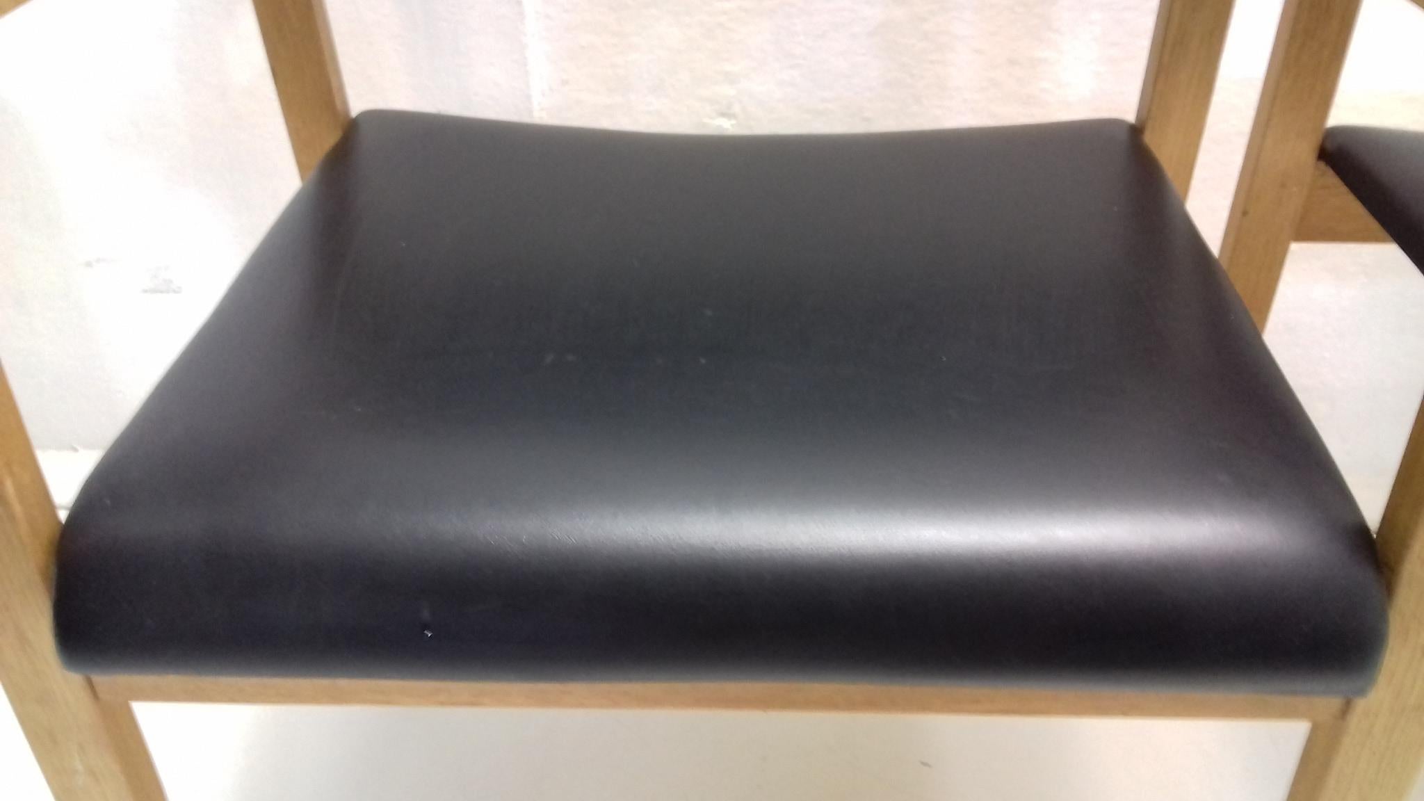 Ensemble de deux fauteuils conçus par Ludvík Volák, années 1960 en vente 2