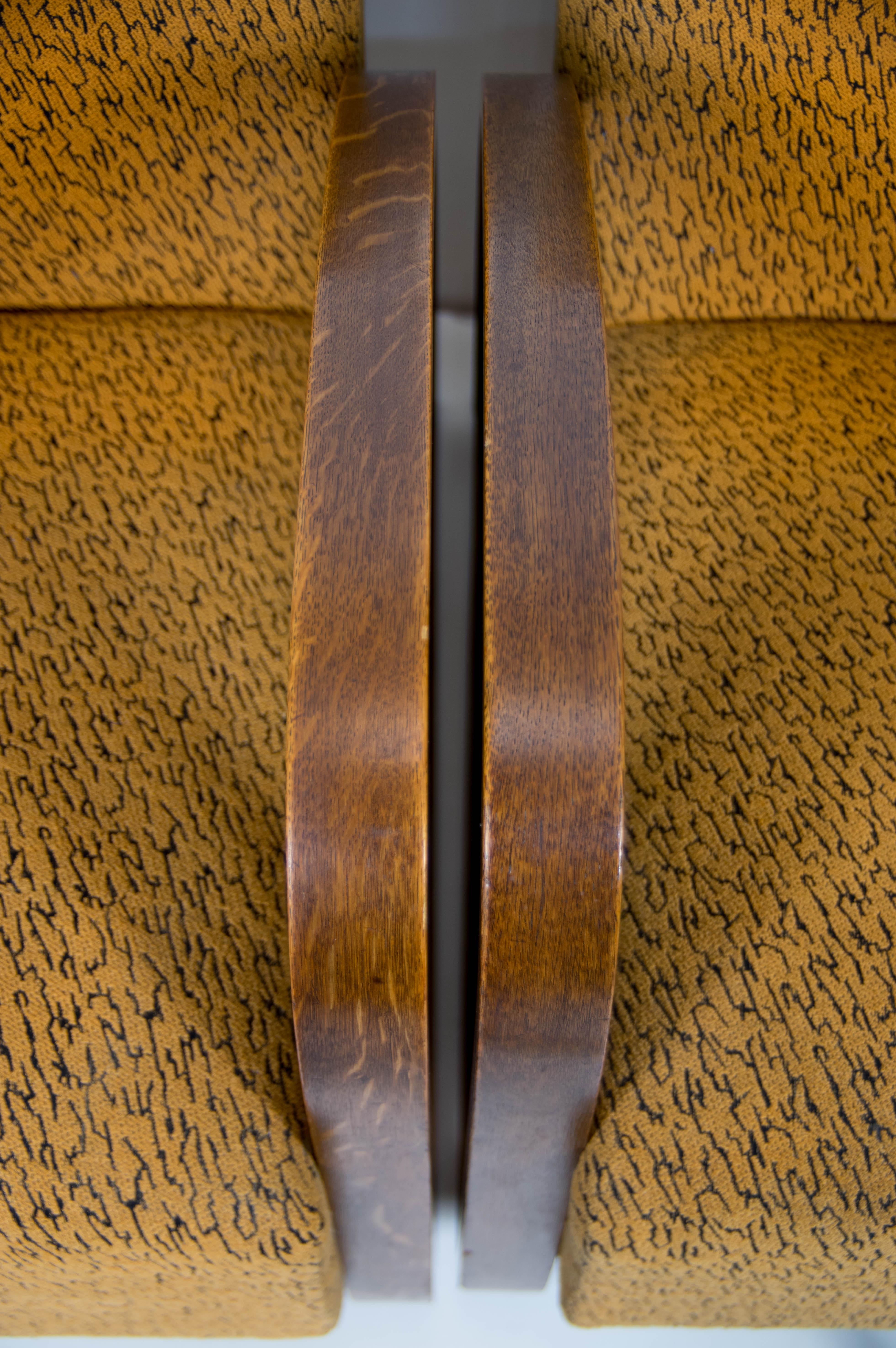 Satz von zwei Sesseln H70 von Jindrich Halabala, 1930er Jahre im Angebot 1
