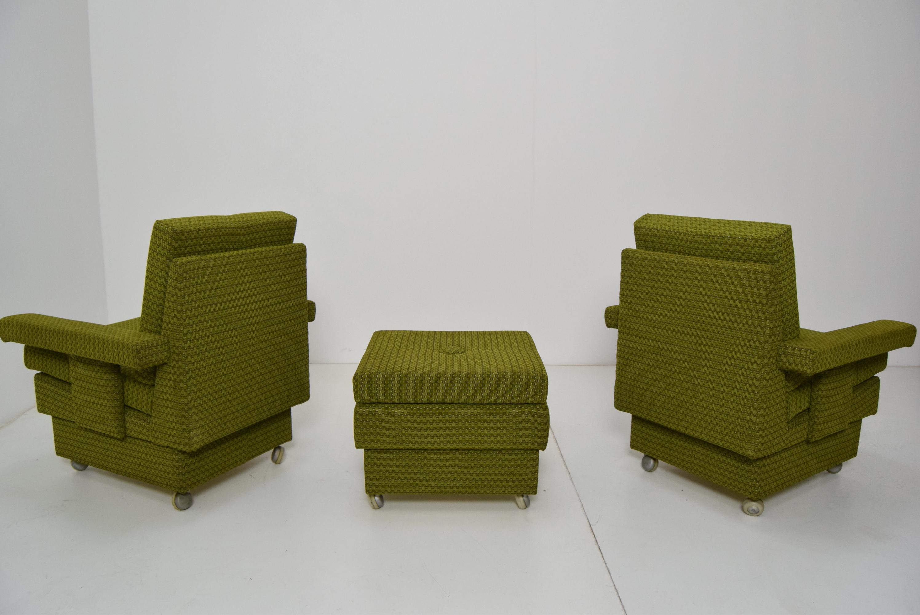 Set of Two Armchairs in the Middle of the Century with Footstool and with Wheels In Good Condition For Sale In Praha, CZ