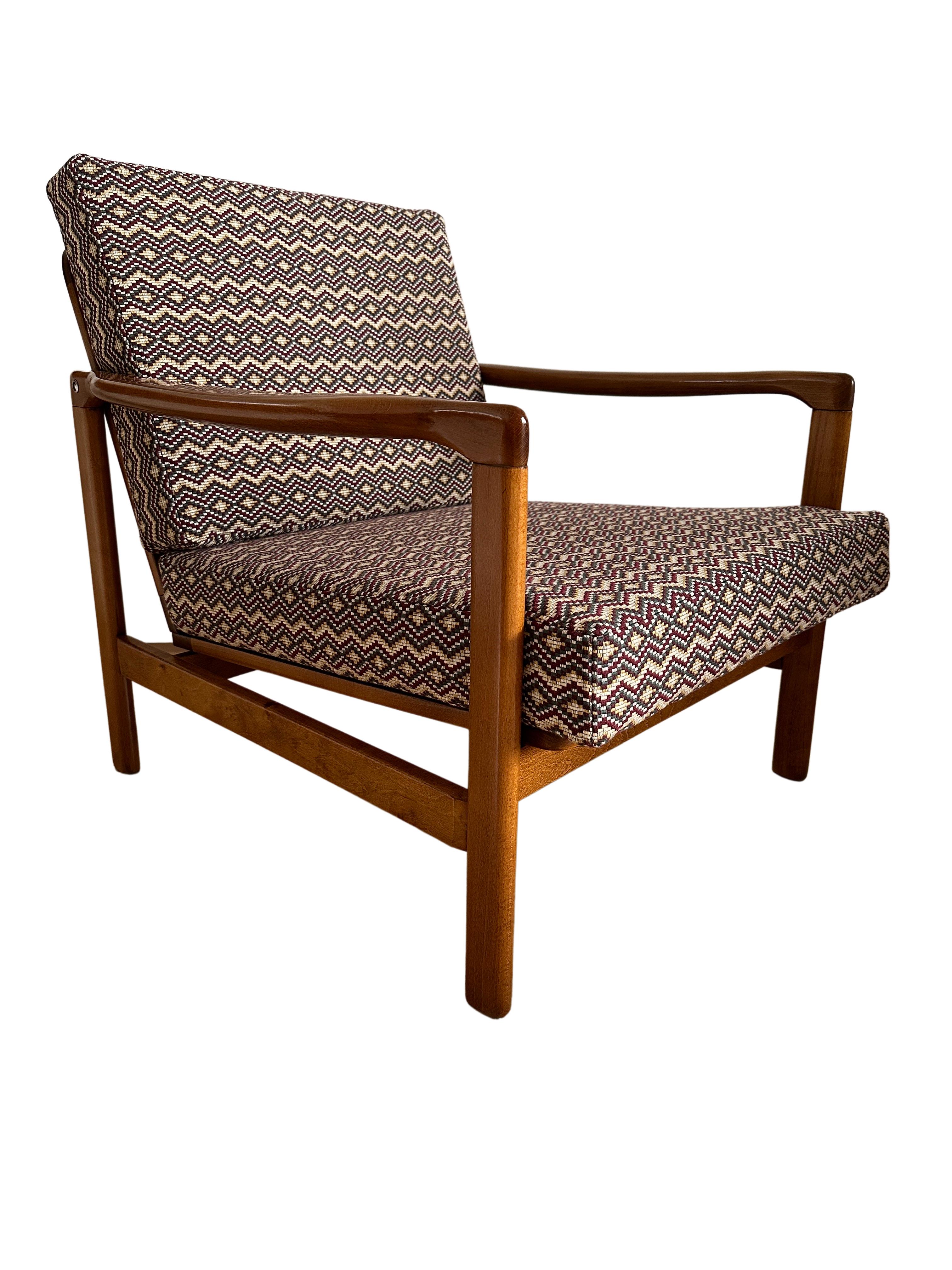 Set of Two Armchairs, Light Wood, Gaston Y Daniela Upholstery, Europe, 1960s For Sale 9