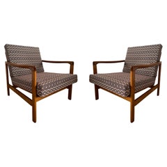 Ensemble de deux fauteuils, bois clair, tissu d'ameublement Gaston Y Daniela, Europe, années 1960