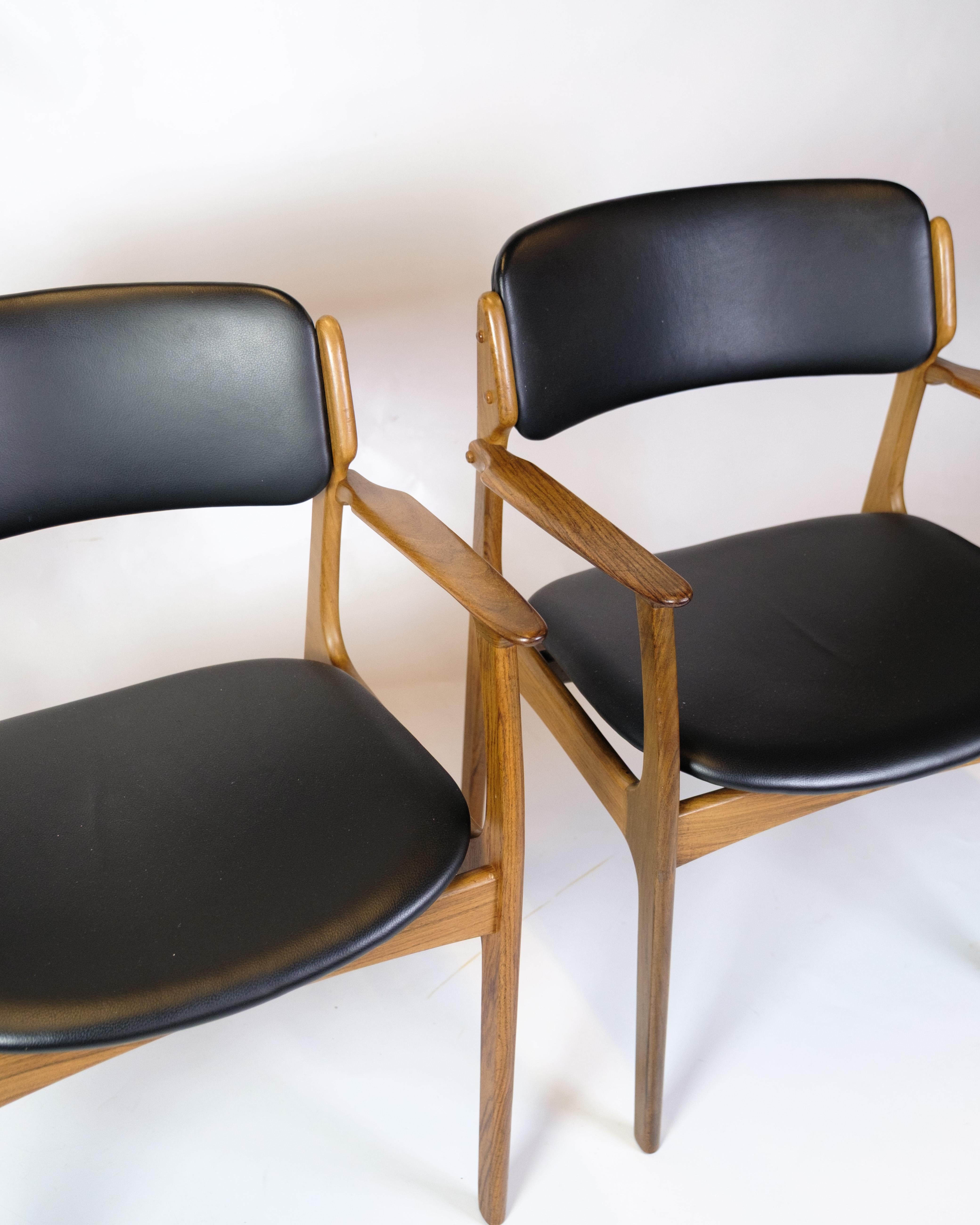 Mid-Century Modern Ensemble de deux fauteuils modèle OD50 en bois de rose par Erik Buch dans les années 1950 en vente