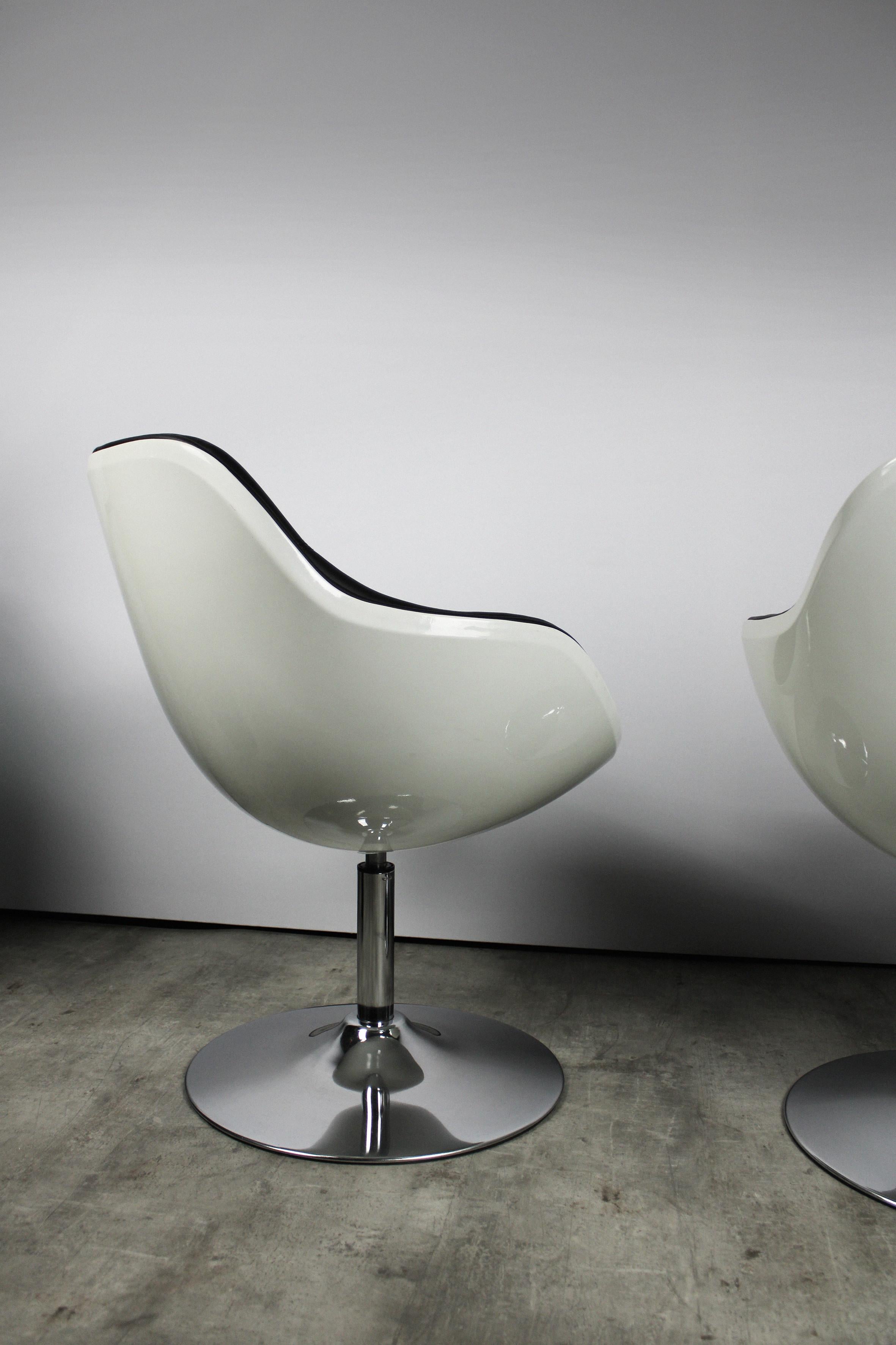 Set of Two Armchairs Space Age Tequila White Epoxy Vintage Black Leather For Sale 3