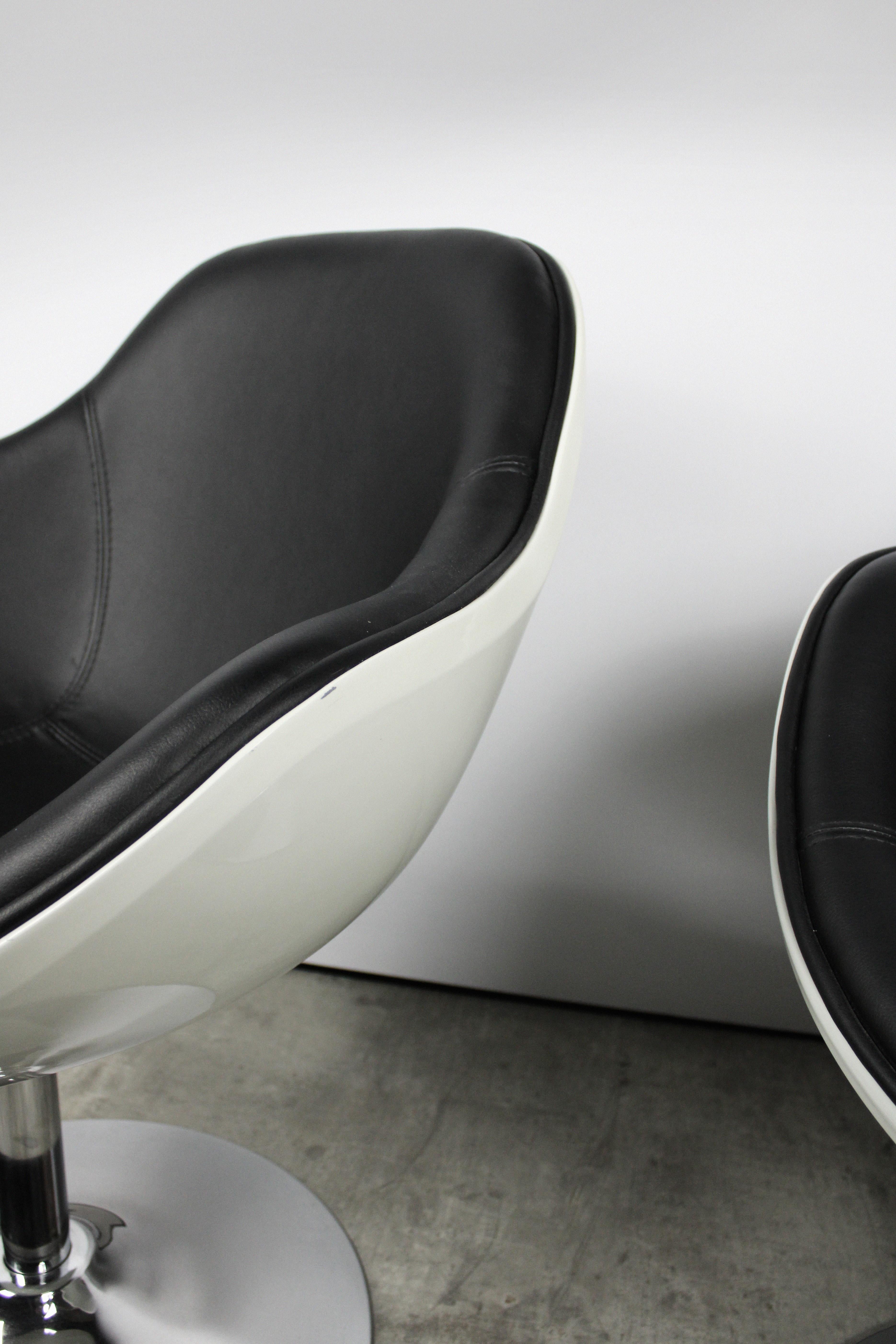Set of Two Armchairs Space Age Tequila White Epoxy Vintage Black Leather In Good Condition For Sale In Antwerpen, BE