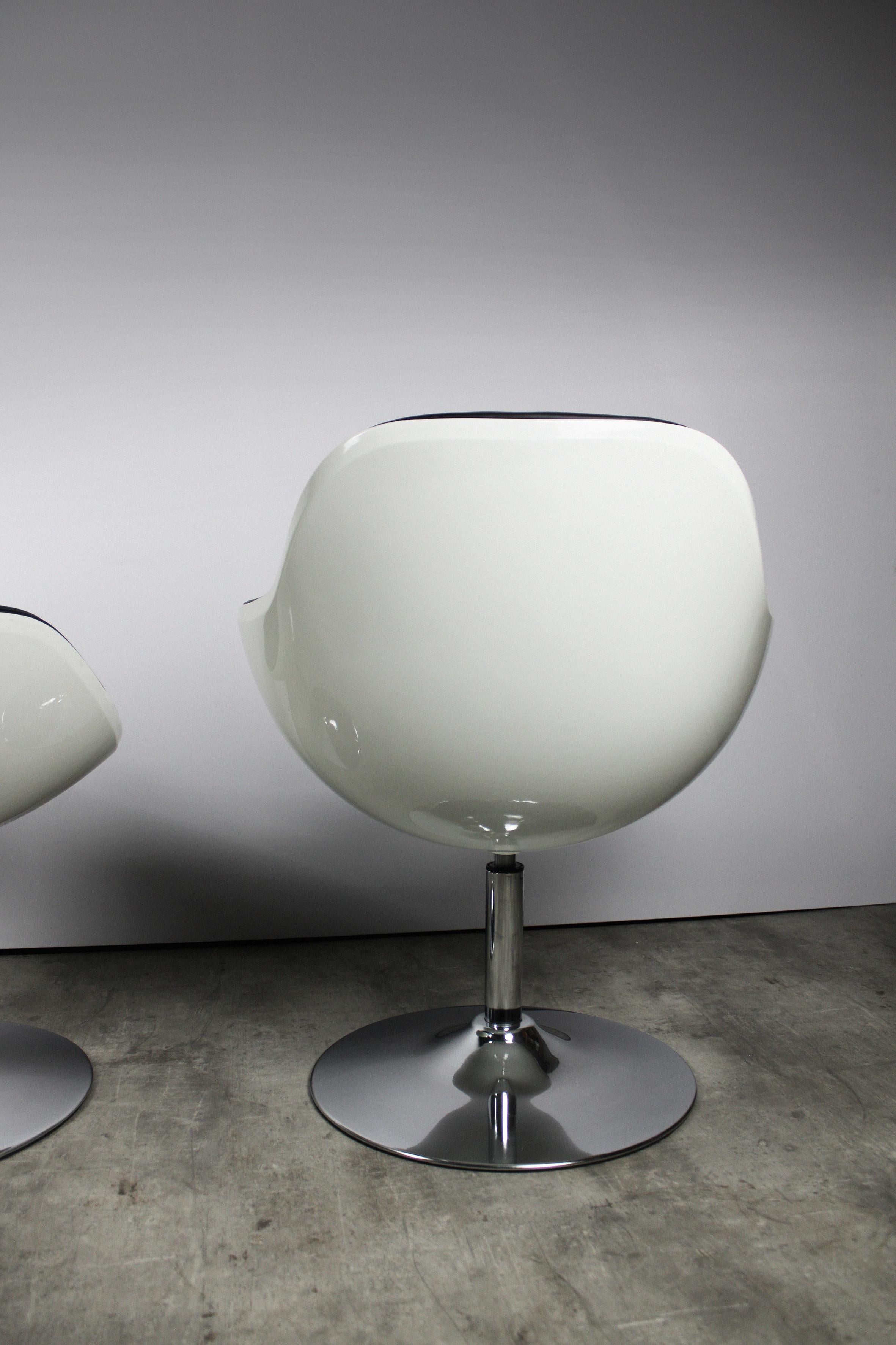 Set of Two Armchairs Space Age Tequila White Epoxy Vintage Black Leather For Sale 1