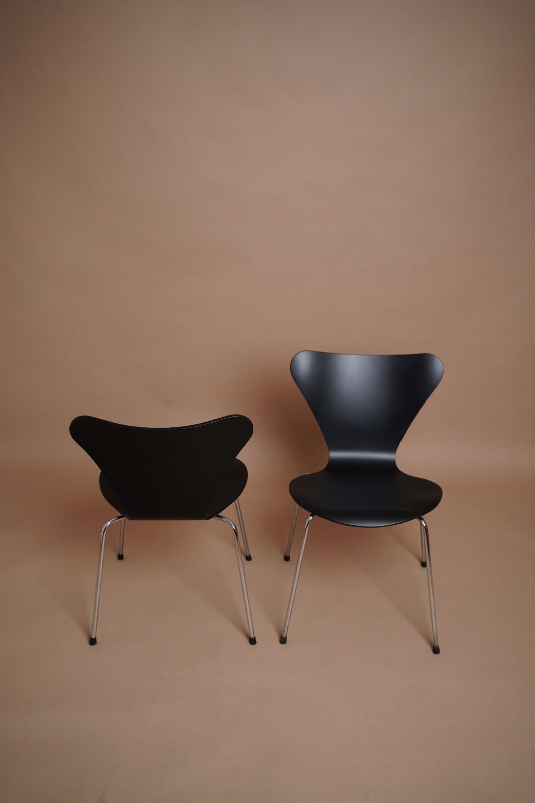 Milieu du XXe siècle Ensemble de deux chaises Series 7 d'Arne Jacobsen pour Fritz Hansen, années 1960 en vente