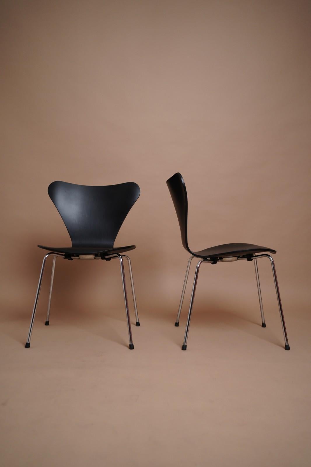 Chrome Ensemble de deux chaises Series 7 d'Arne Jacobsen pour Fritz Hansen, années 1960 en vente