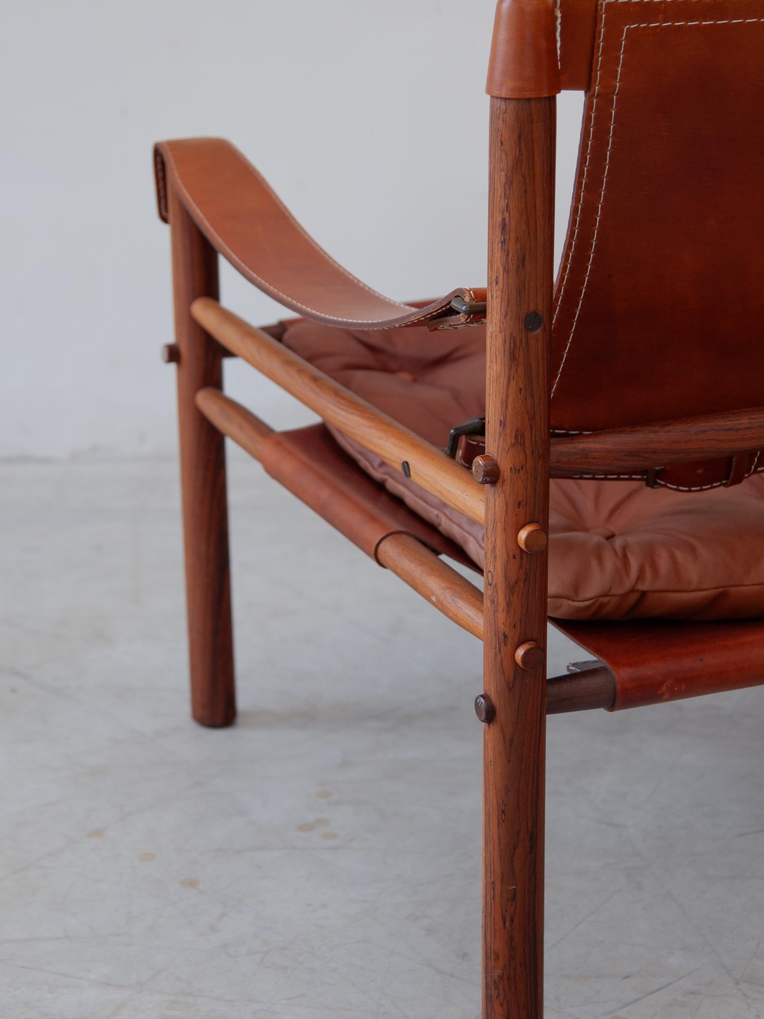 Ensemble de deux fauteuils lounge en cuir Arne Norell Sirocco en vente 9