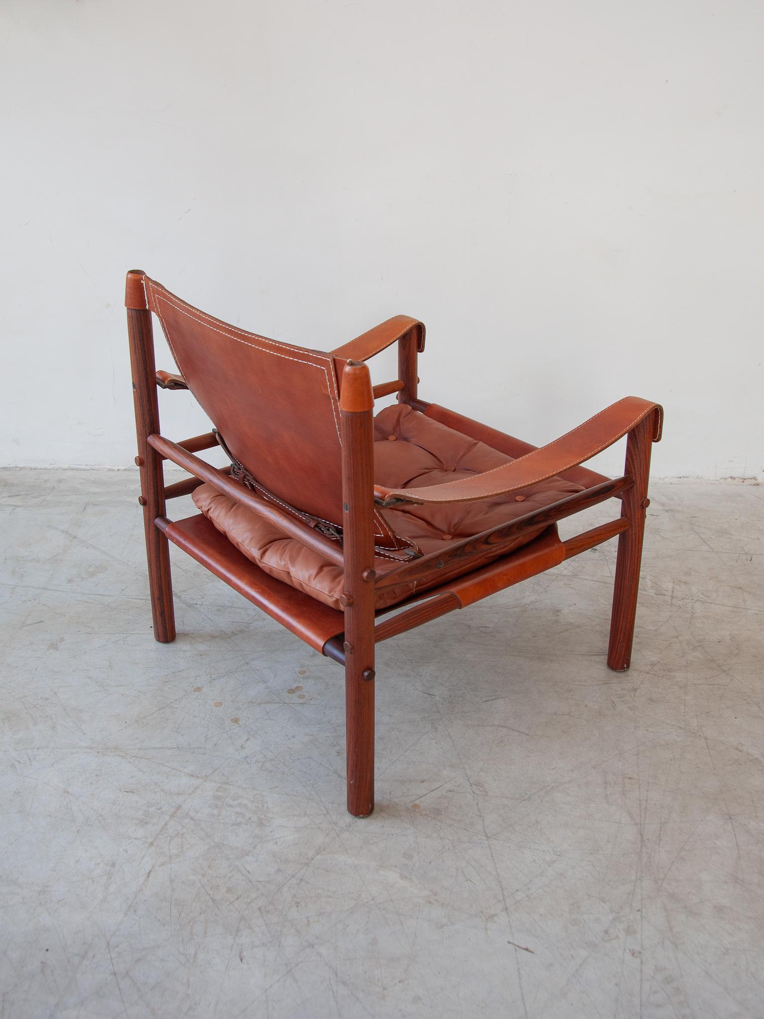 Milieu du XXe siècle Ensemble de deux fauteuils lounge en cuir Arne Norell Sirocco en vente