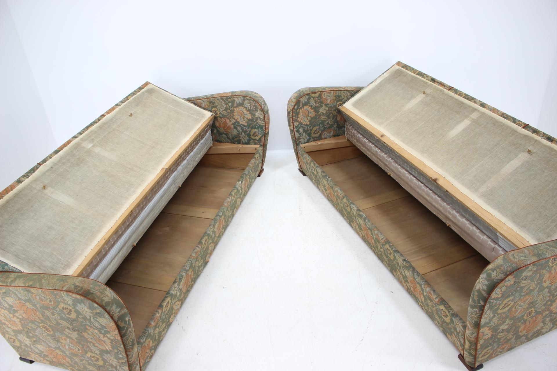 - Made in Czechoslovakia
- Made of wood, fabric
- Original upholstery
- Measures: Extending depth 105 cm
- Good, original condition.