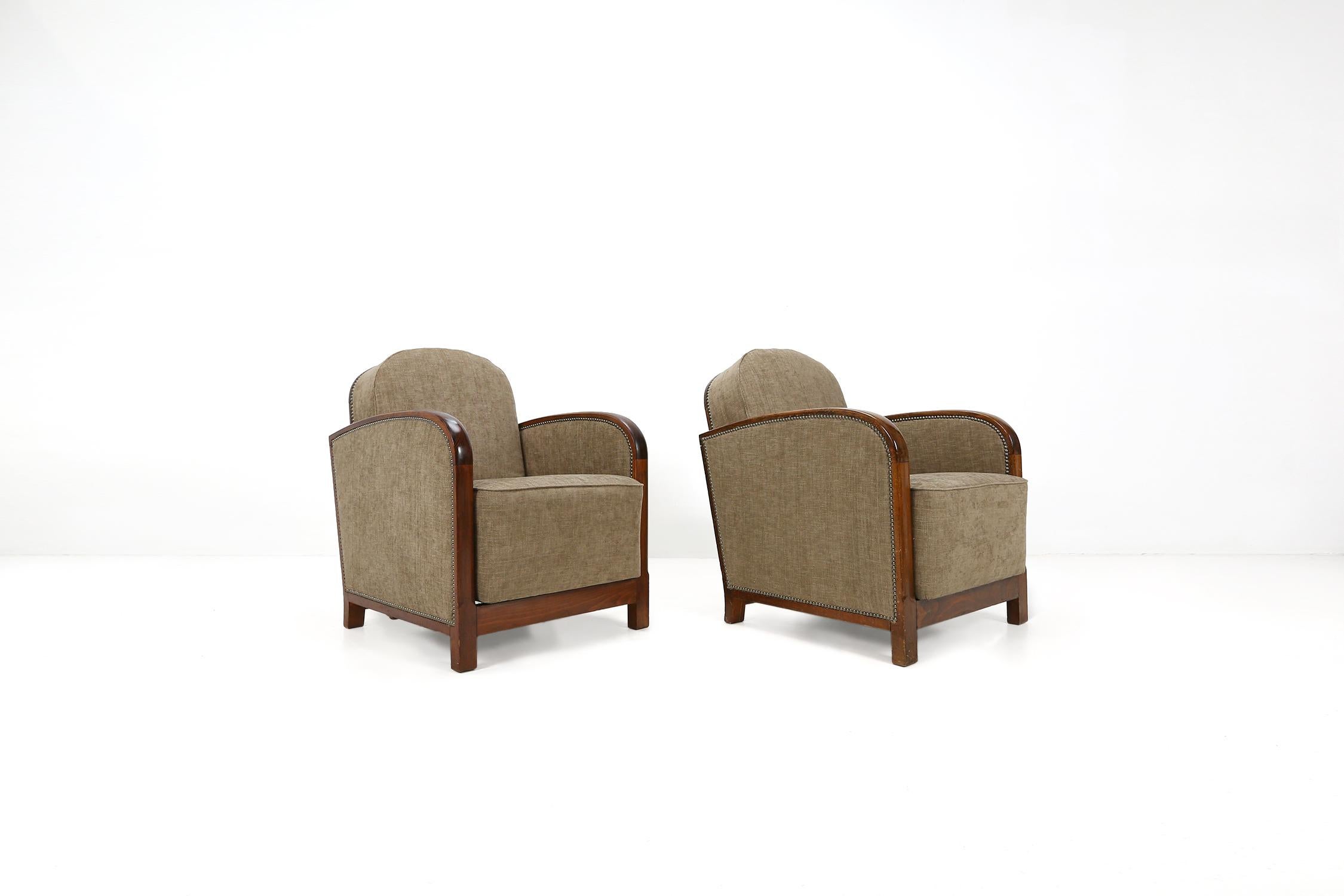Set of two french Art Deco armchairs with matching ottoman.
Reupholstered in a light brown fabric and wooden base.
The backrest can be moved back for more seating comfort.

Dimensions ottoman:
height: 41 cm
Width: 52 cm
Depth: 52 cm.