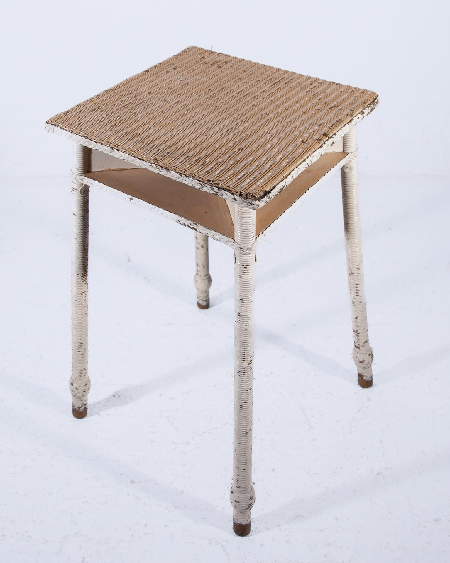 Set of Two Art Deco Lloyd Loom Tables in Wicker and Wood For Sale 3