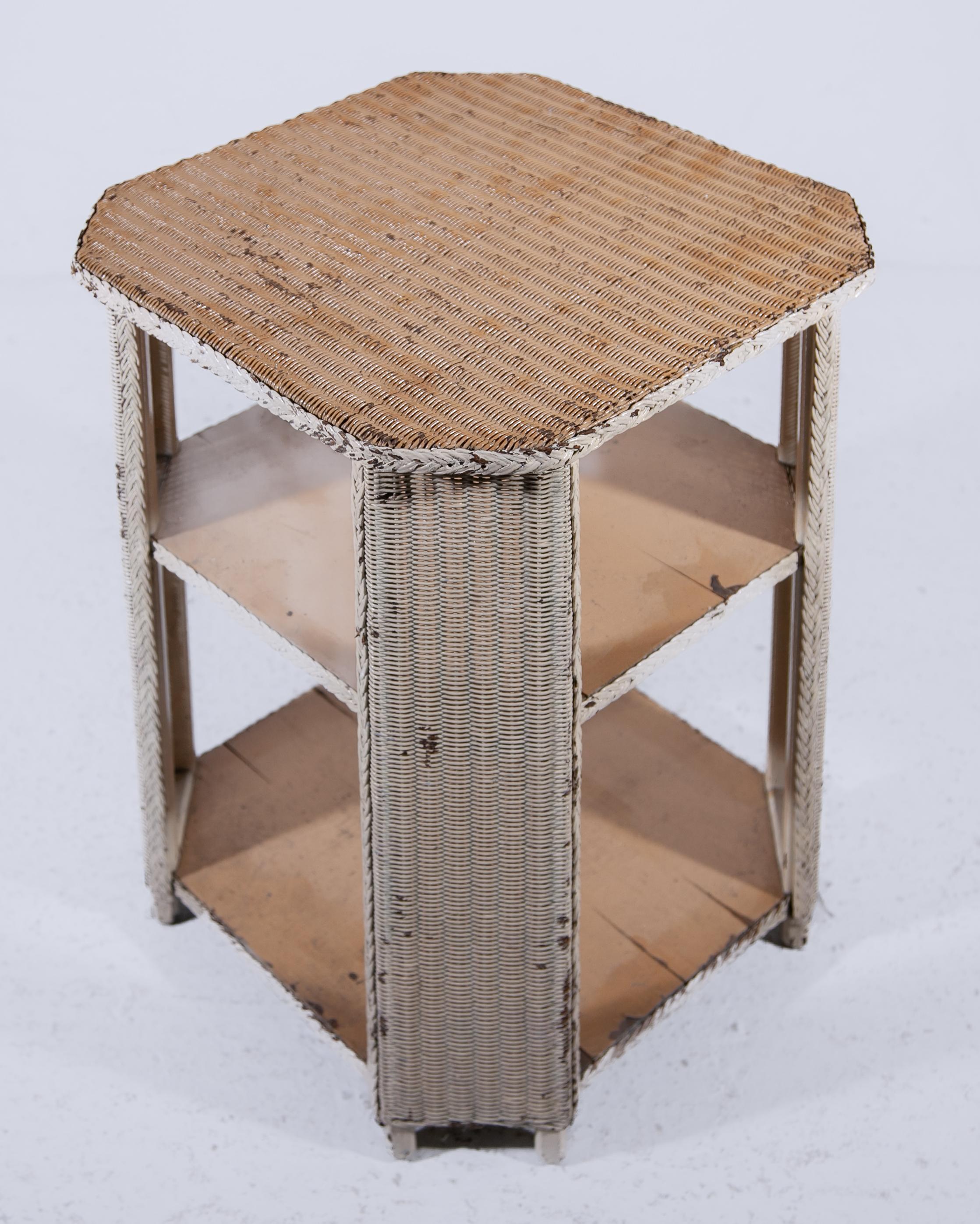 Set of Two Art Deco Lloyd Loom Tables in Wicker and Wood For Sale 5