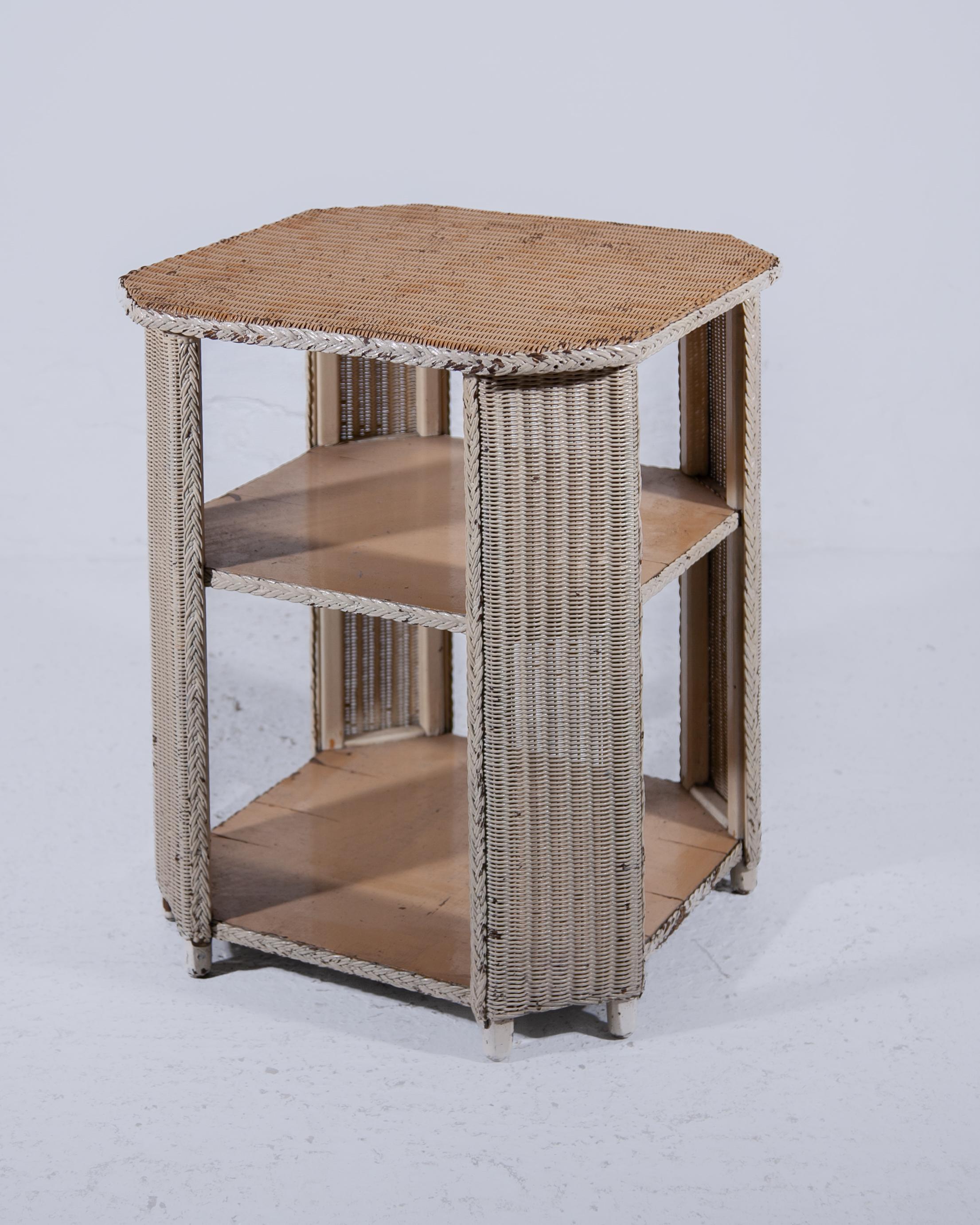 Set of Two Art Deco Lloyd Loom Tables in Wicker and Wood For Sale 9