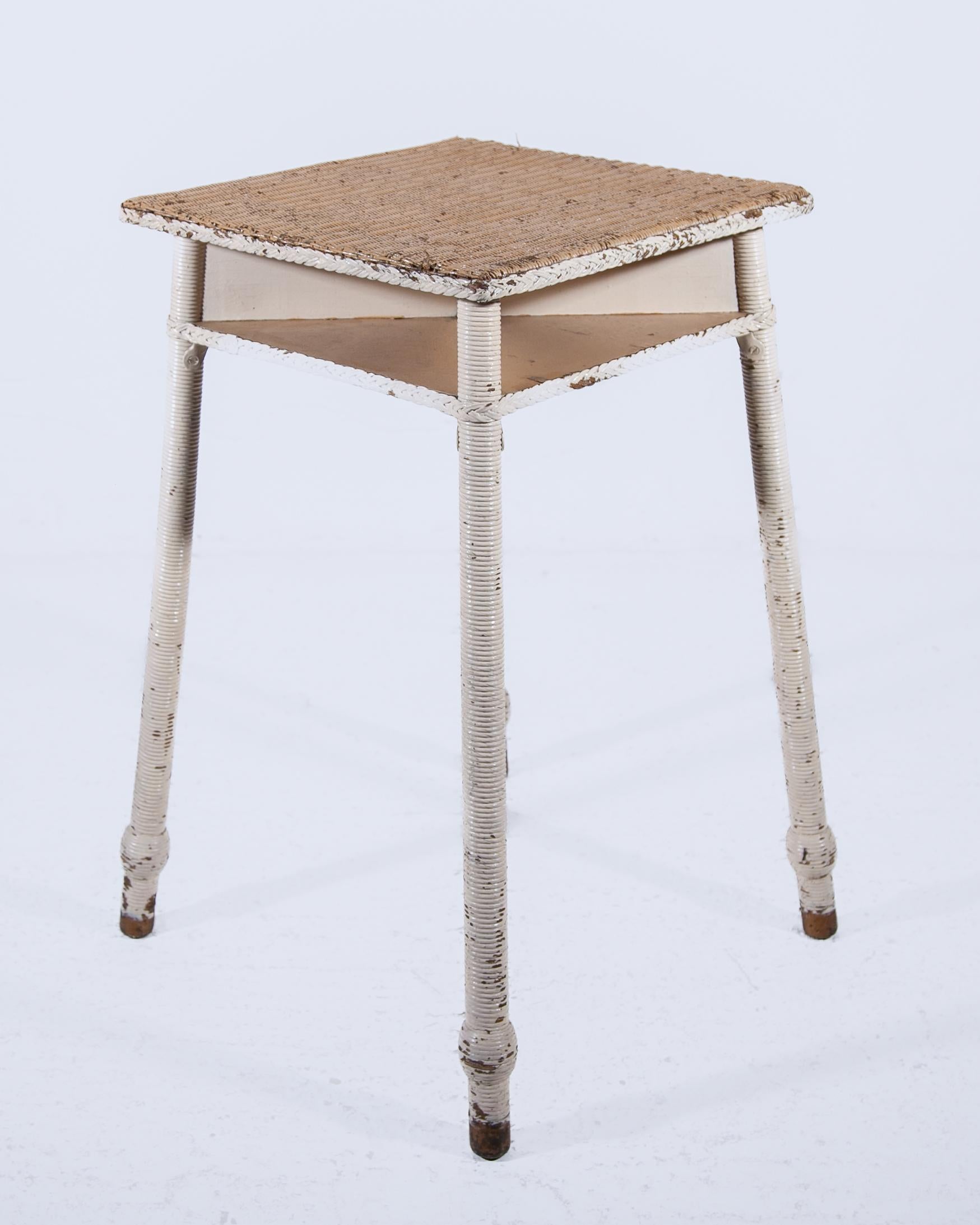 Set of Two Art Deco Lloyd Loom Tables in Wicker and Wood In Good Condition For Sale In Antwerp, BE