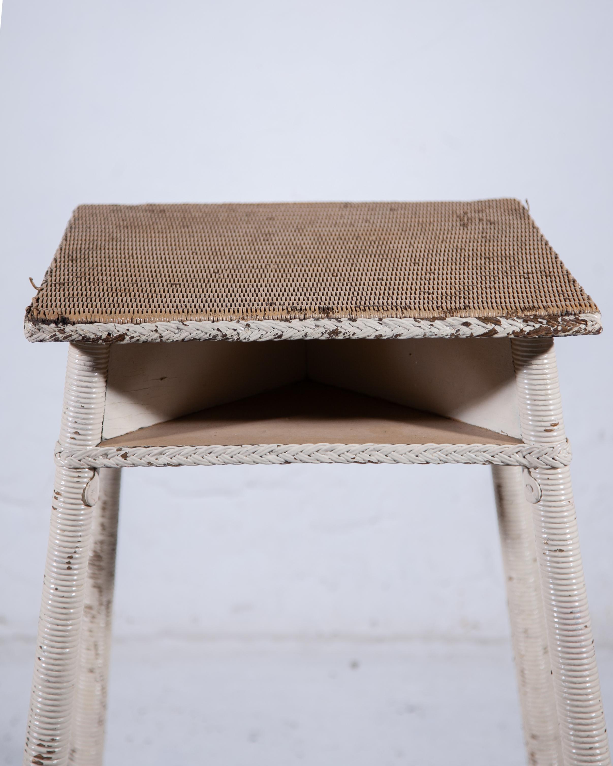 Set of Two Art Deco Lloyd Loom Tables in Wicker and Wood For Sale 2