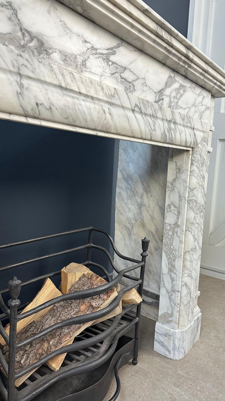 Set Of Two Art-Deco Marble Fireplace Surrounds  For Sale 3