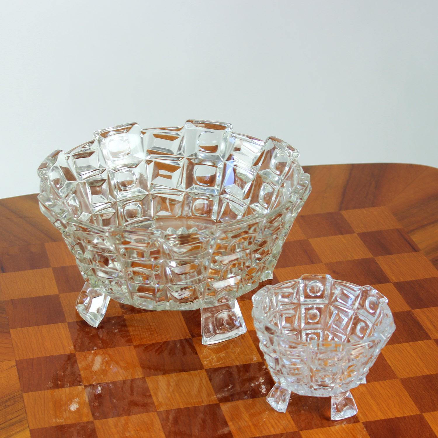 Set di due ciotole in vetro pressato Art Déco di Libochovice, Cecoslovacchia, anni '30 in vendita 6