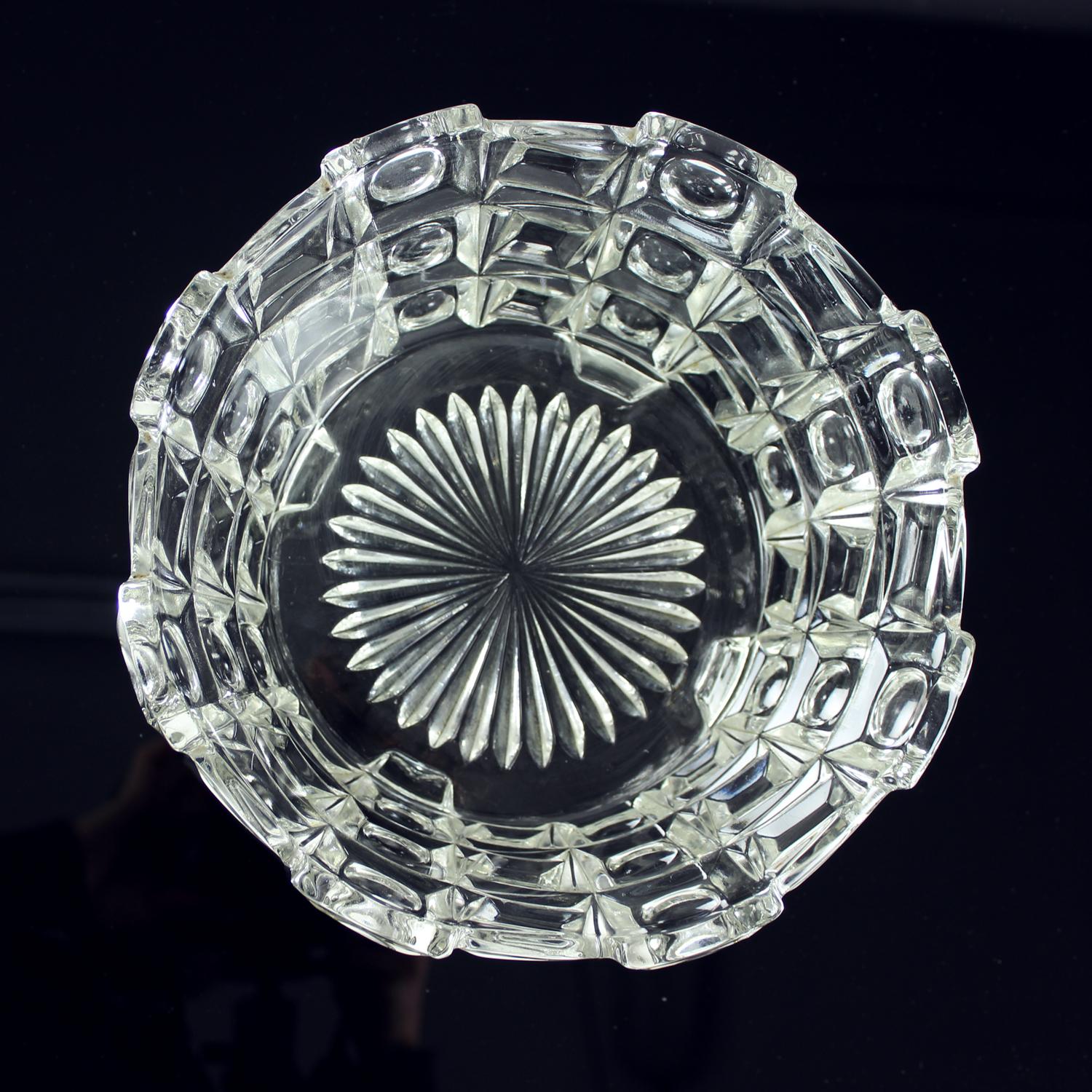 Set di due ciotole in vetro pressato Art Déco di Libochovice, Cecoslovacchia, anni '30 in vendita 2