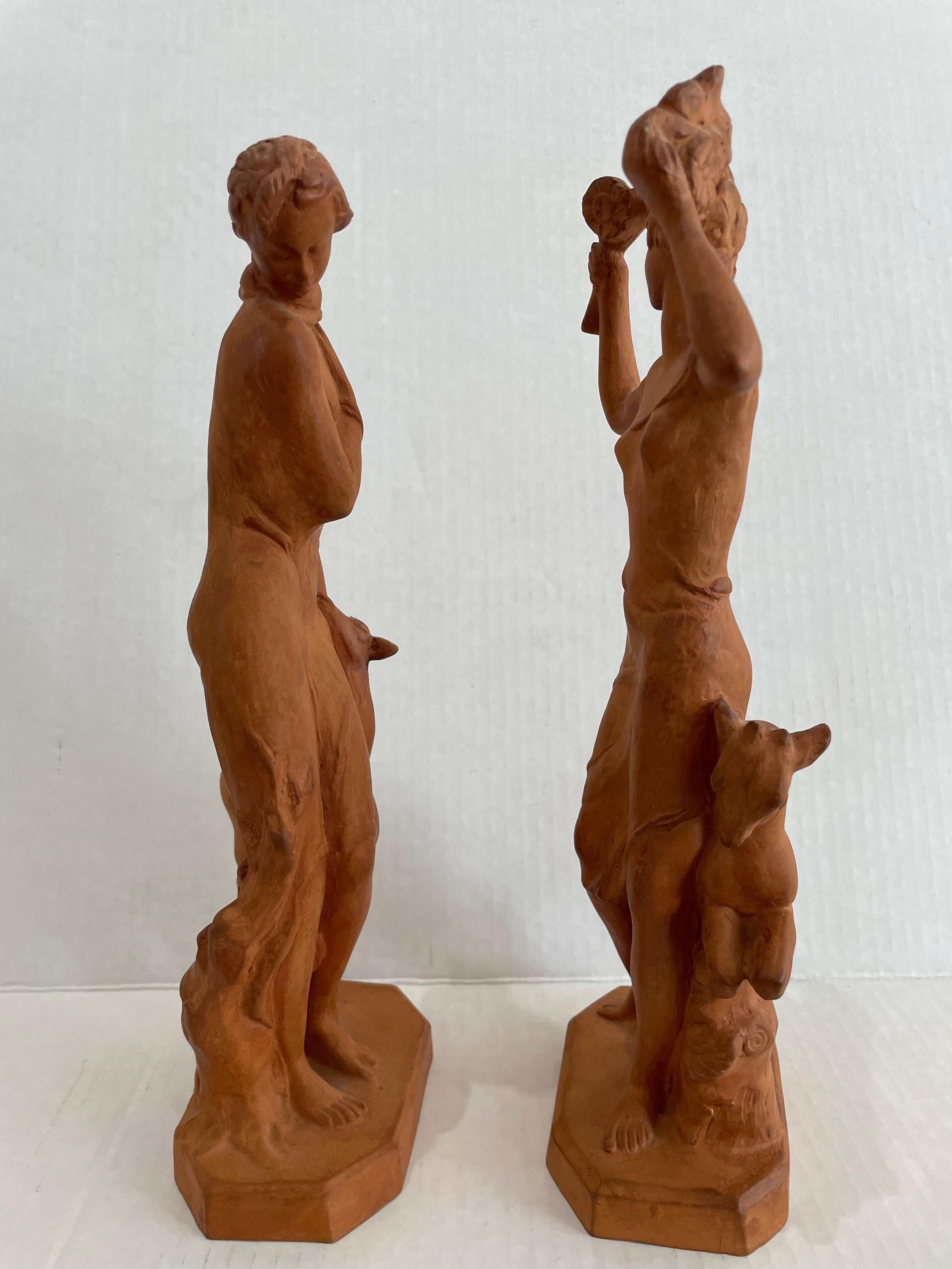 Terre cuite Ensemble de deux figurines Art Déco en terre cuite  en vente