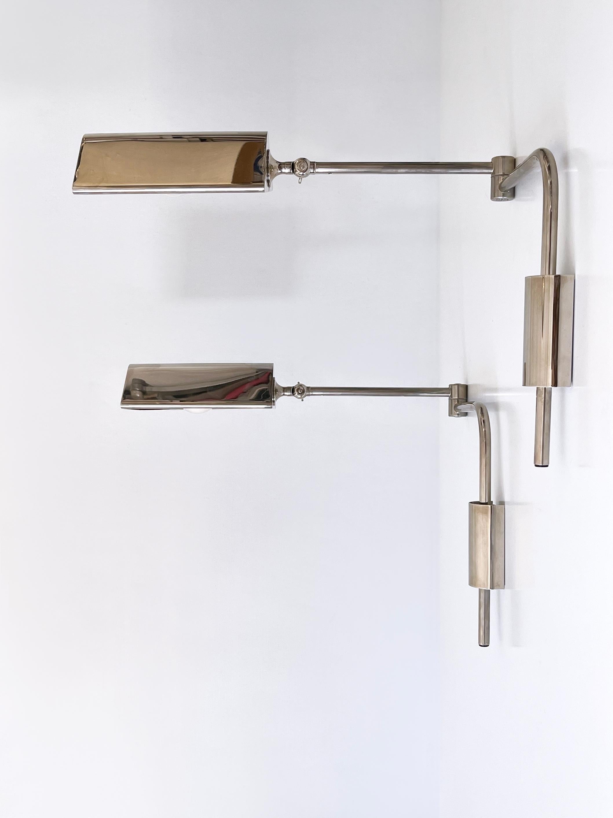 Mid-Century Modern Ensemble de deux appliques ou liseuses articulées par Florian Schulz 1970 en vente