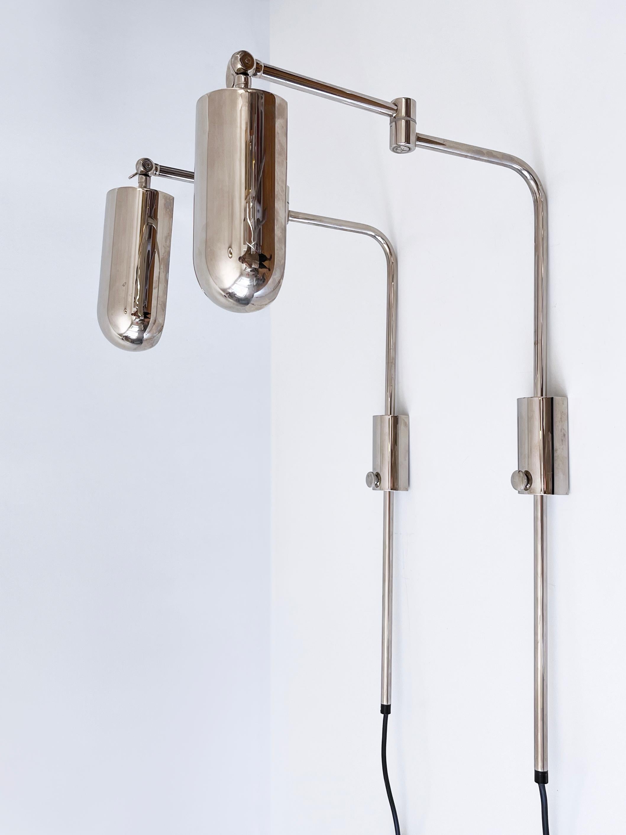 Laiton Ensemble de deux appliques ou liseuses articulées par Florian Schulz 1970 en vente