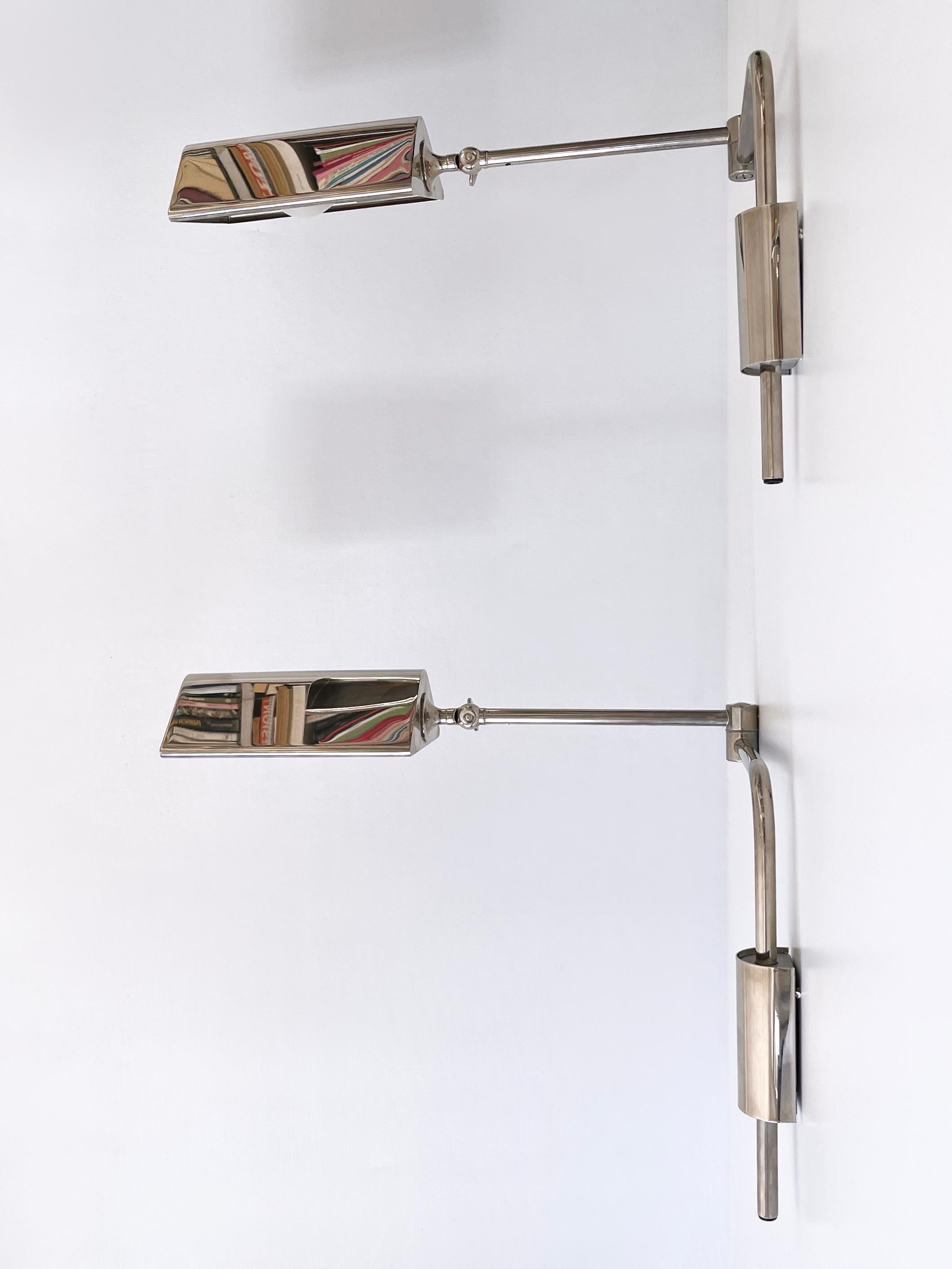 Laiton Ensemble de deux appliques ou liseuses articulées par Florian Schulz 1970 en vente