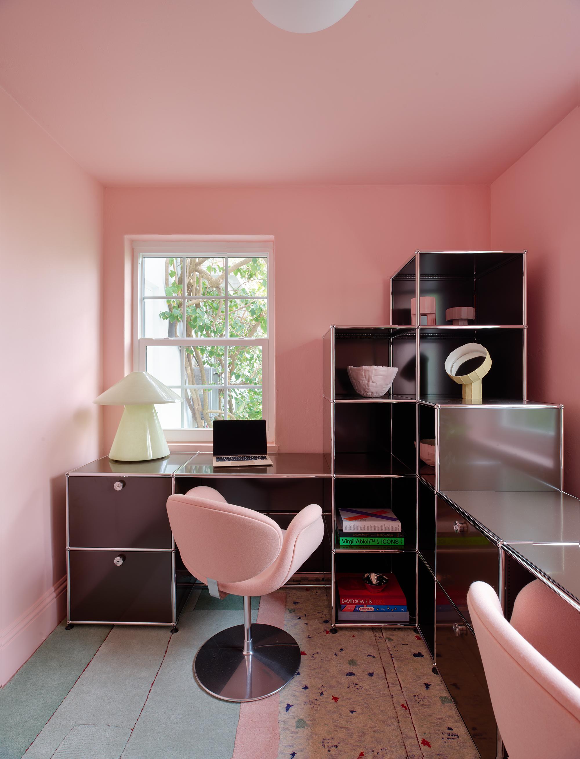 Juego de dos sillones giratorios tulipán rosa Artifort by Pierre Paulin by Stock Holandés en venta