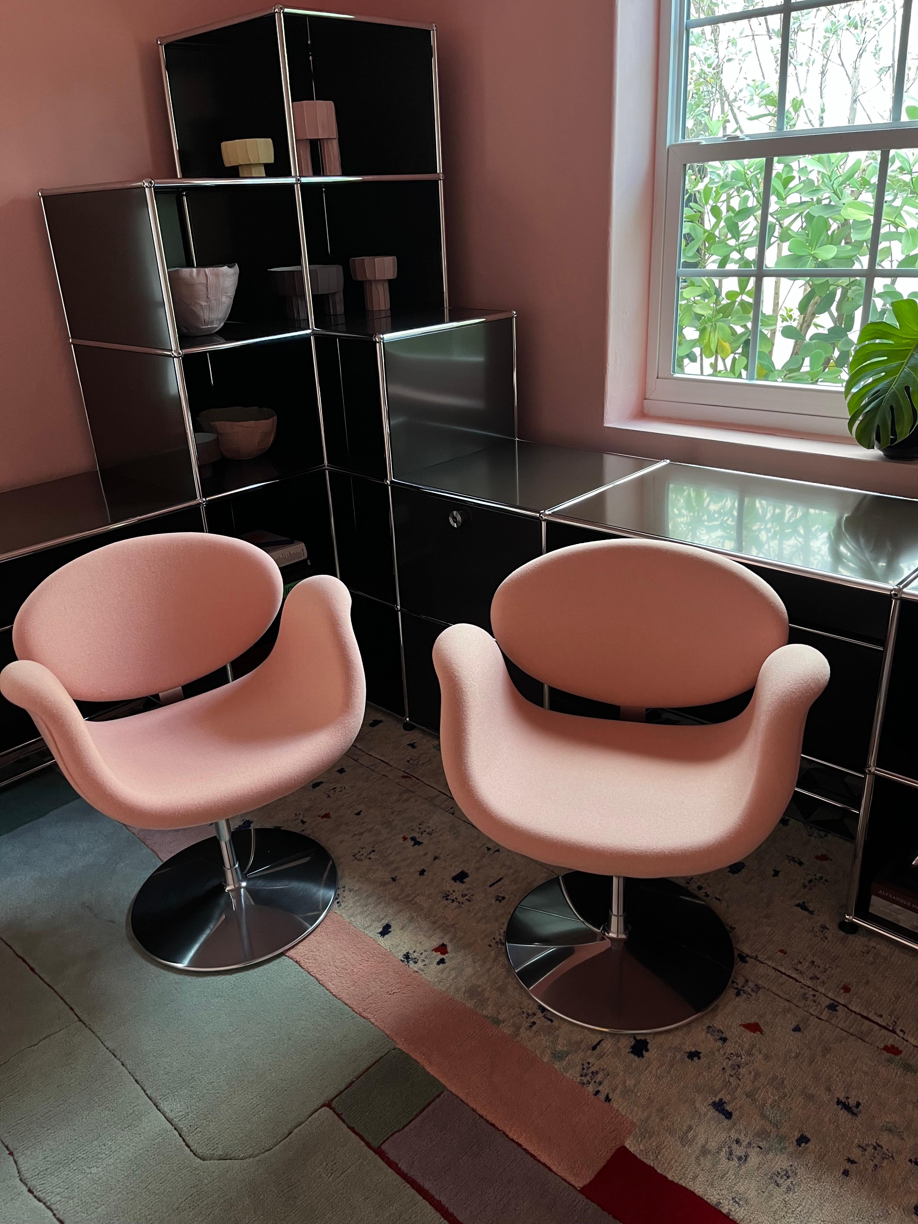 Juego de dos sillones giratorios tulipán rosa Artifort by Pierre Paulin by Stock Tela en venta