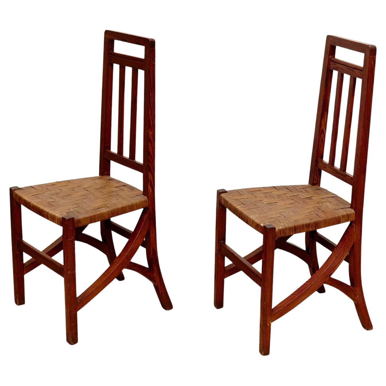 Satz von zwei Arts and Crafts-Stühlen aus Holz und Rattan, um 1910