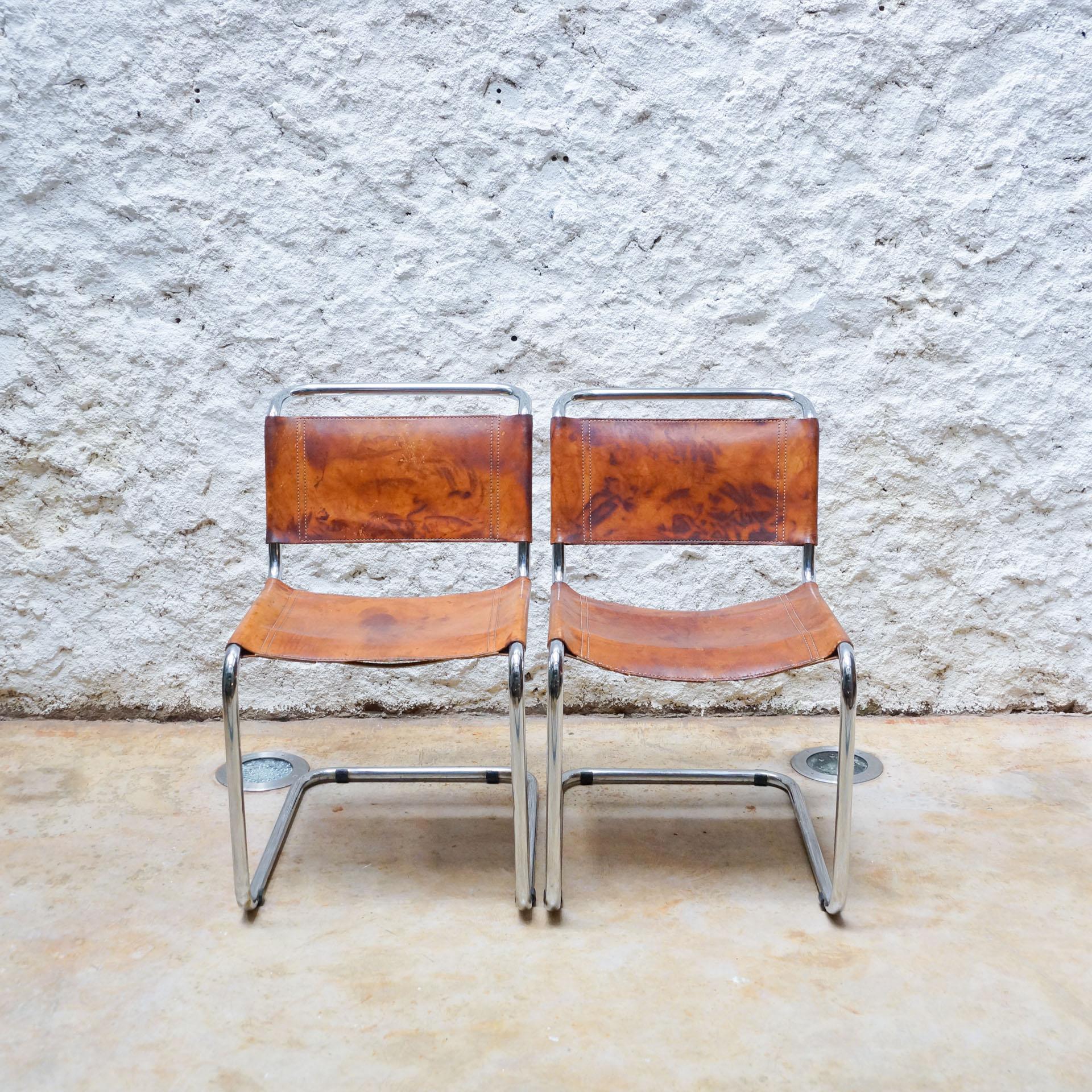 Chair designed by Marcel Breuer.
By unknown manufacturer, circa 1970, Italy.

Materials:
Leather
Tubular steel with a polished chrome finish

In good original condition, with minor wear consistent with age and use, preserving a beautiful