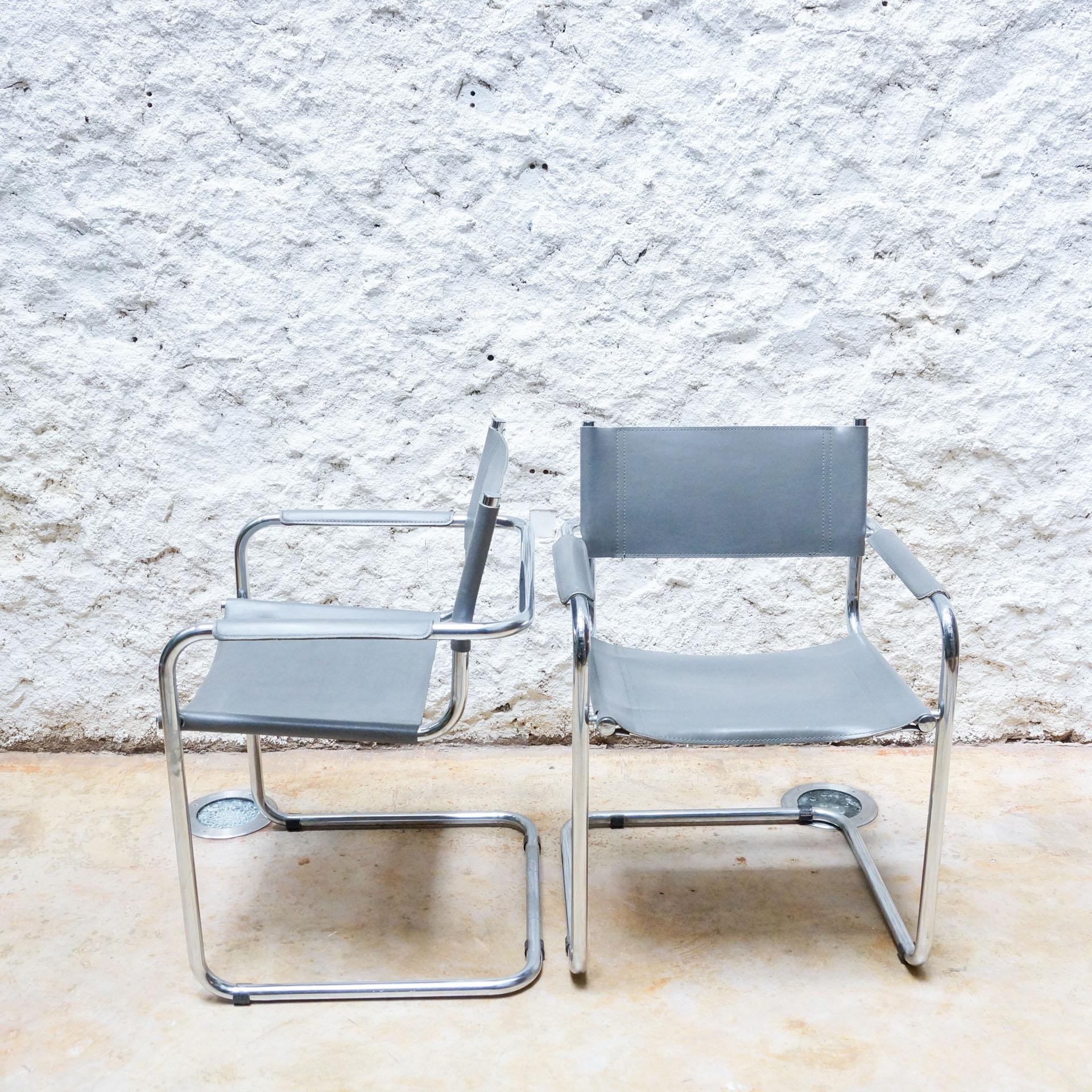 Chair designed by Marcel Breuer.
By unknown manufacturer, circa 1970.

Materials:
Leather
Tubular steel with a polished chrome finish

In good original condition, with minor wear consistent with age and use, preserving a beautiful