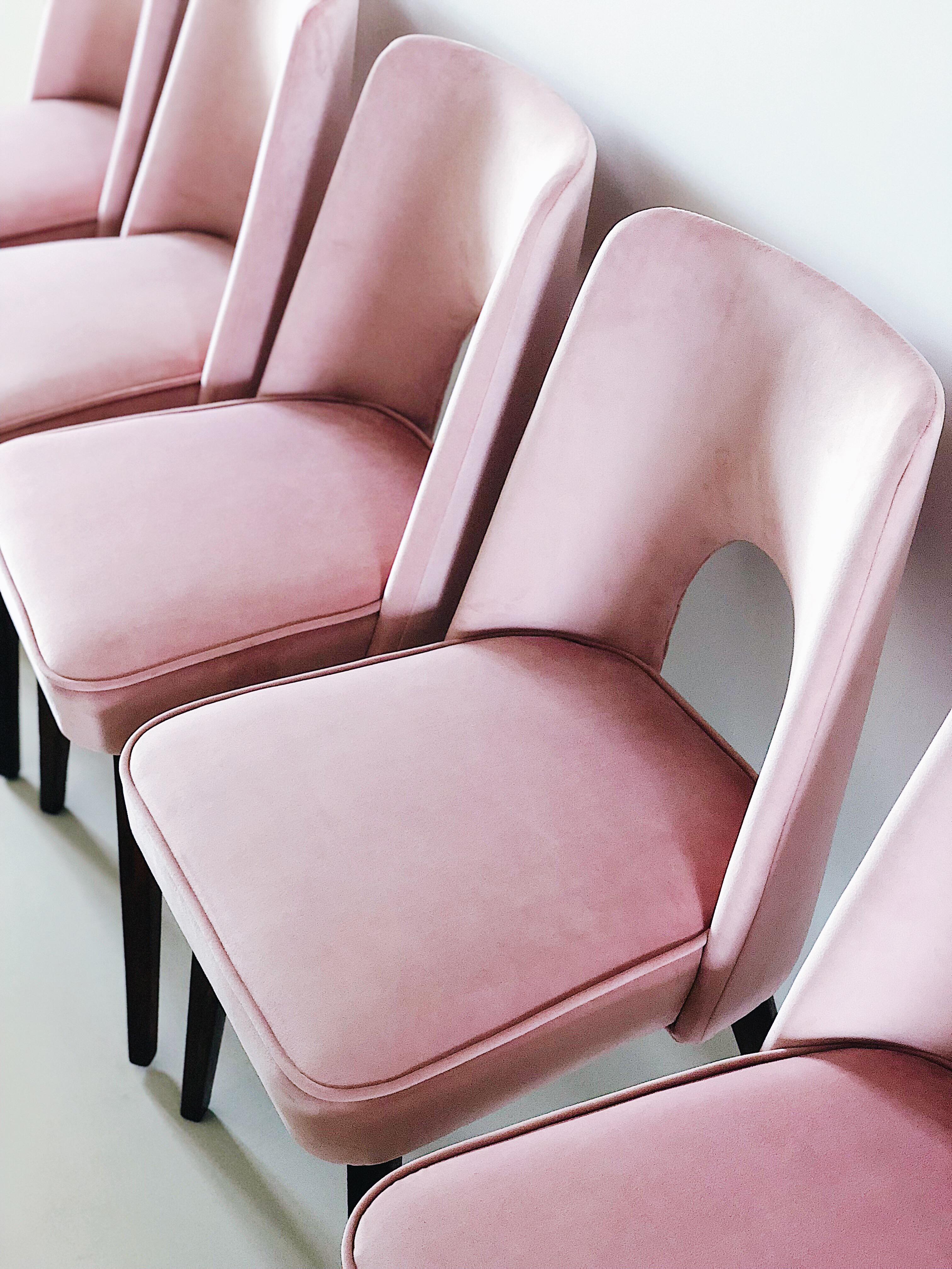 Set aus zwei rosa Babyrosa-Sesseln „Shell“, 1960er Jahre (Polnisch) im Angebot