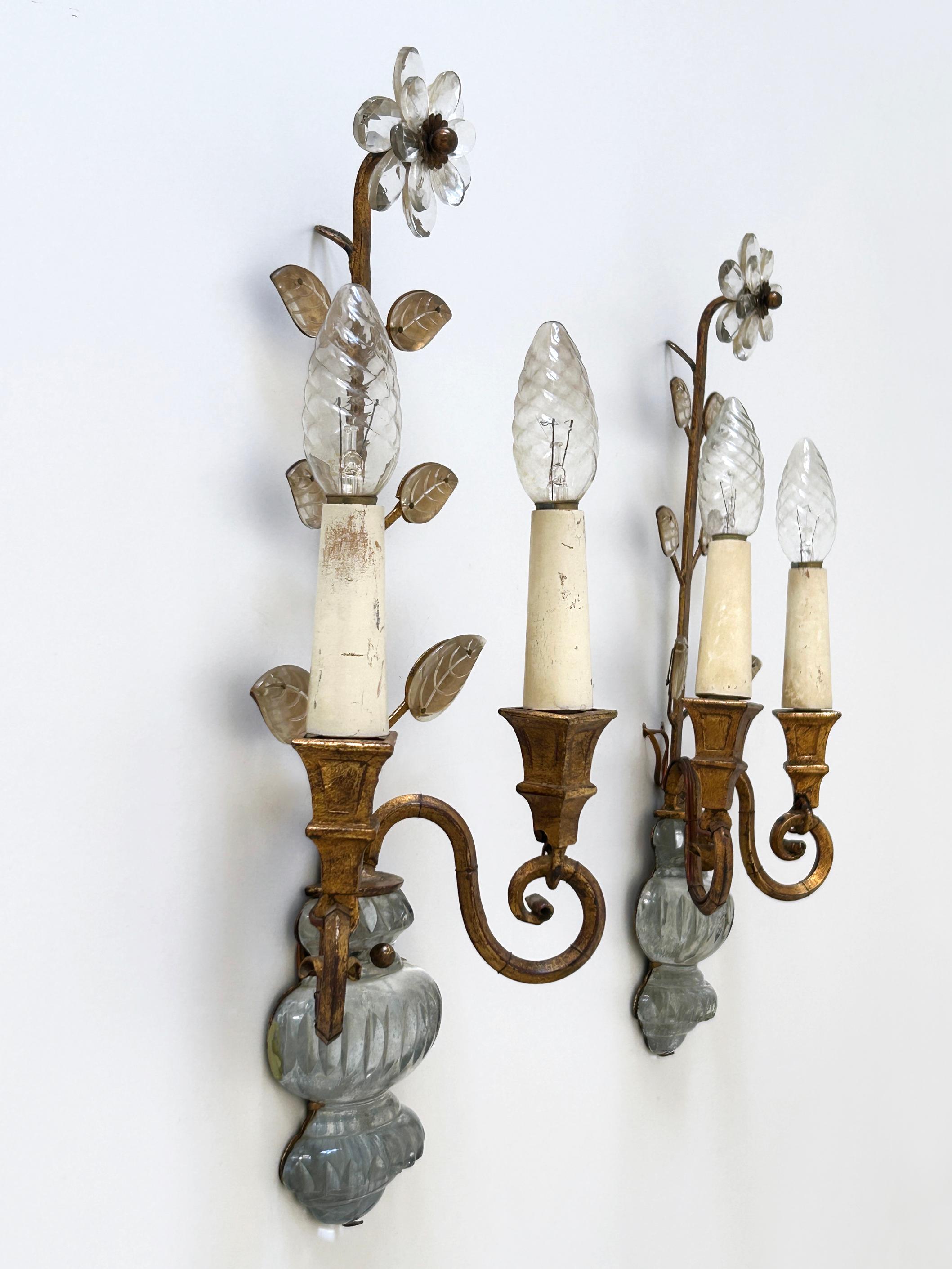Set di due lampade da parete o scendiletto in cristallo e metallo dorato Banci Firenze 1960s Italia in vendita 2
