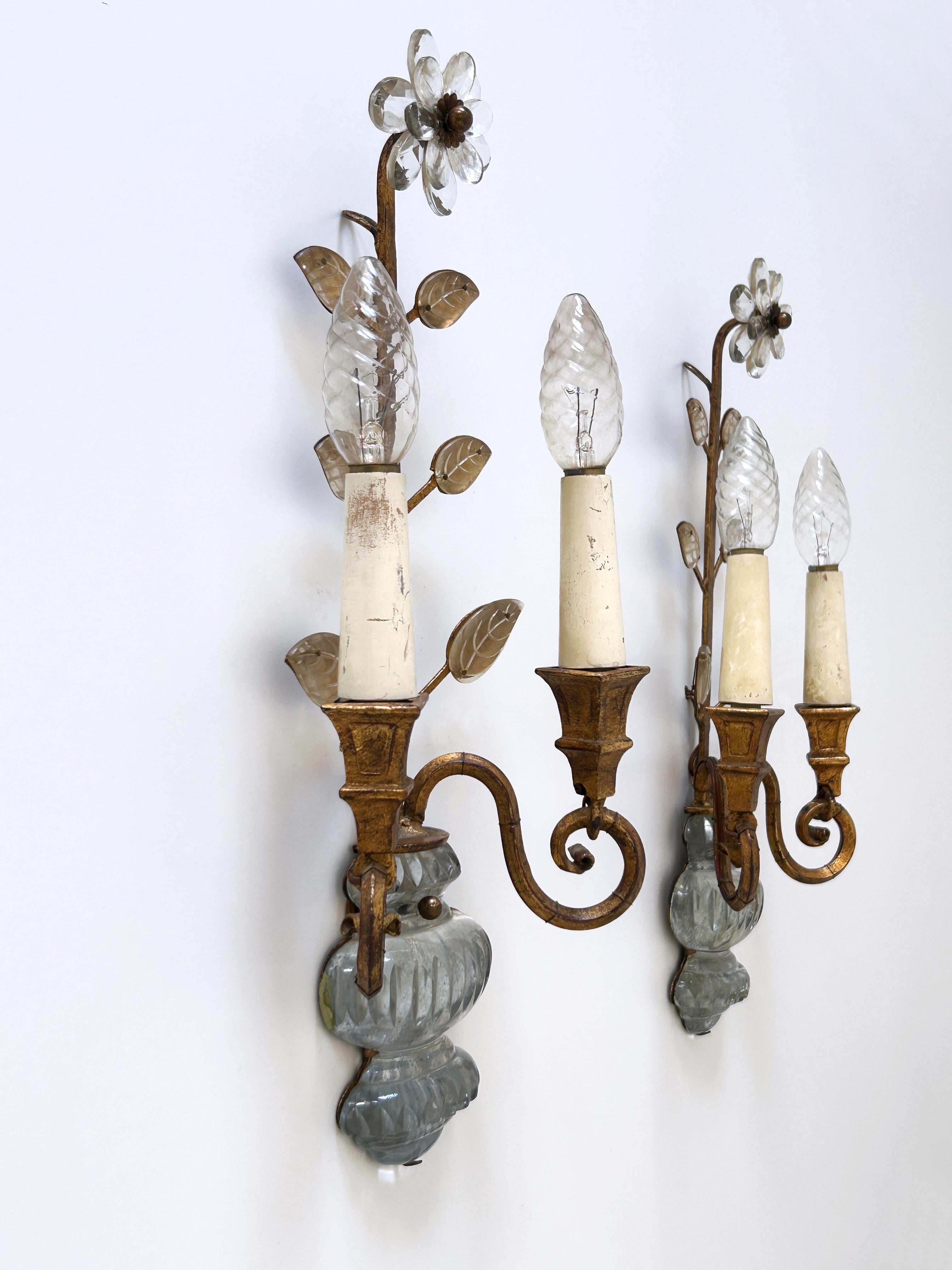 Set di due lampade da parete o scendiletto in cristallo e metallo dorato Banci Firenze 1960s Italia in vendita 3