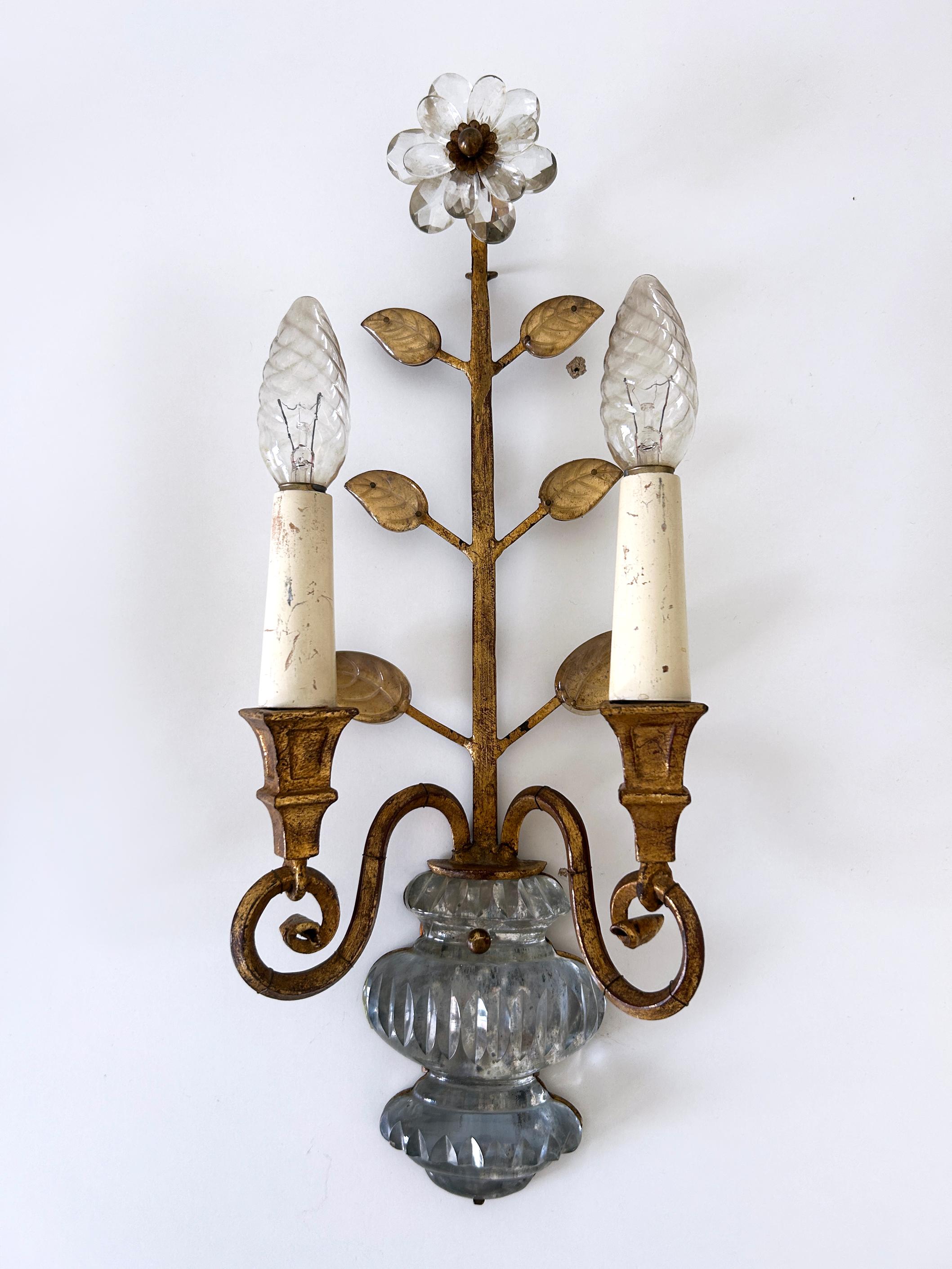Set di due lampade da parete o scendiletto in cristallo e metallo dorato Banci Firenze 1960s Italia in vendita 4