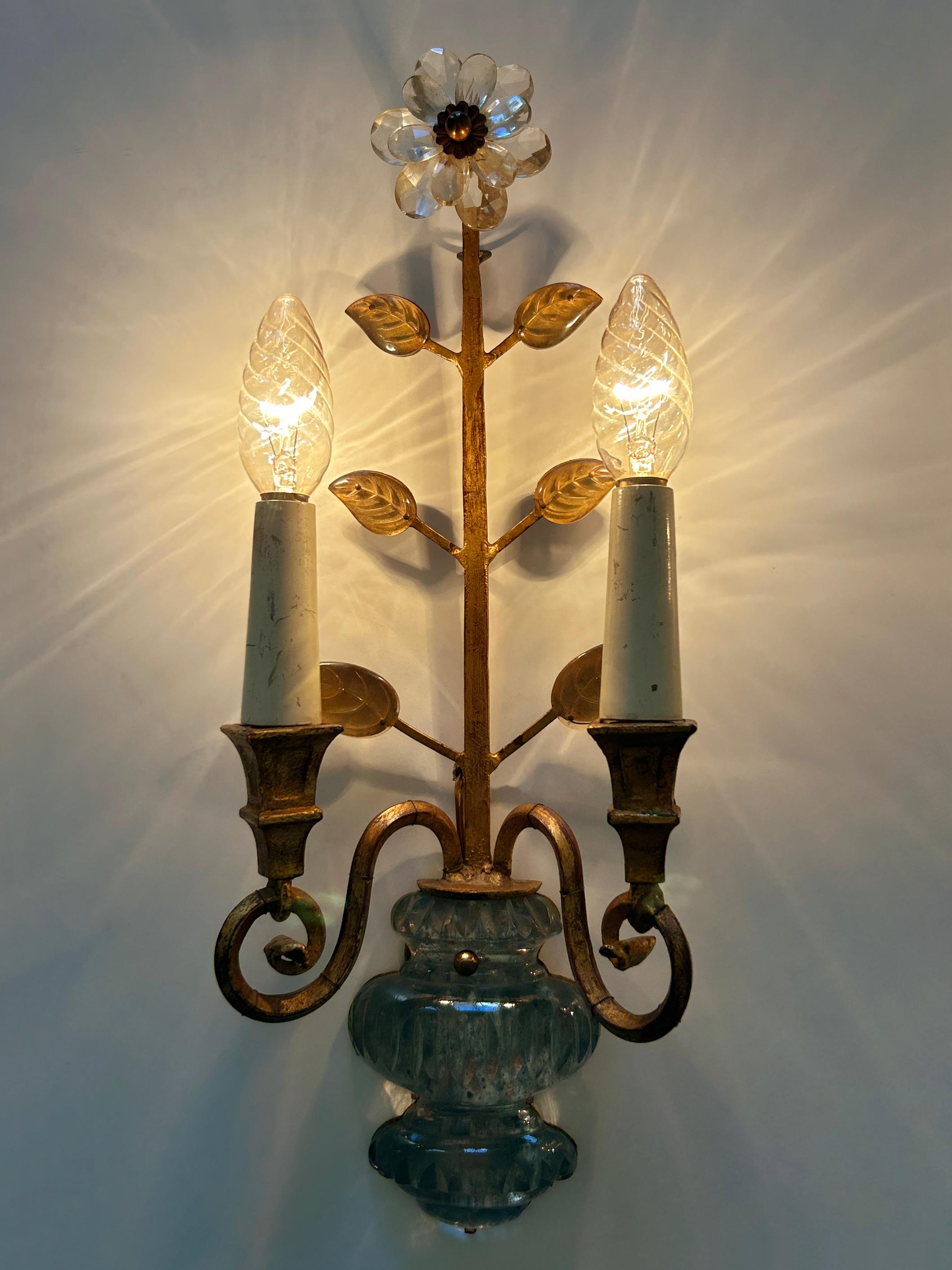 Set di due lampade da parete o scendiletto in cristallo e metallo dorato Banci Firenze 1960s Italia in vendita 5