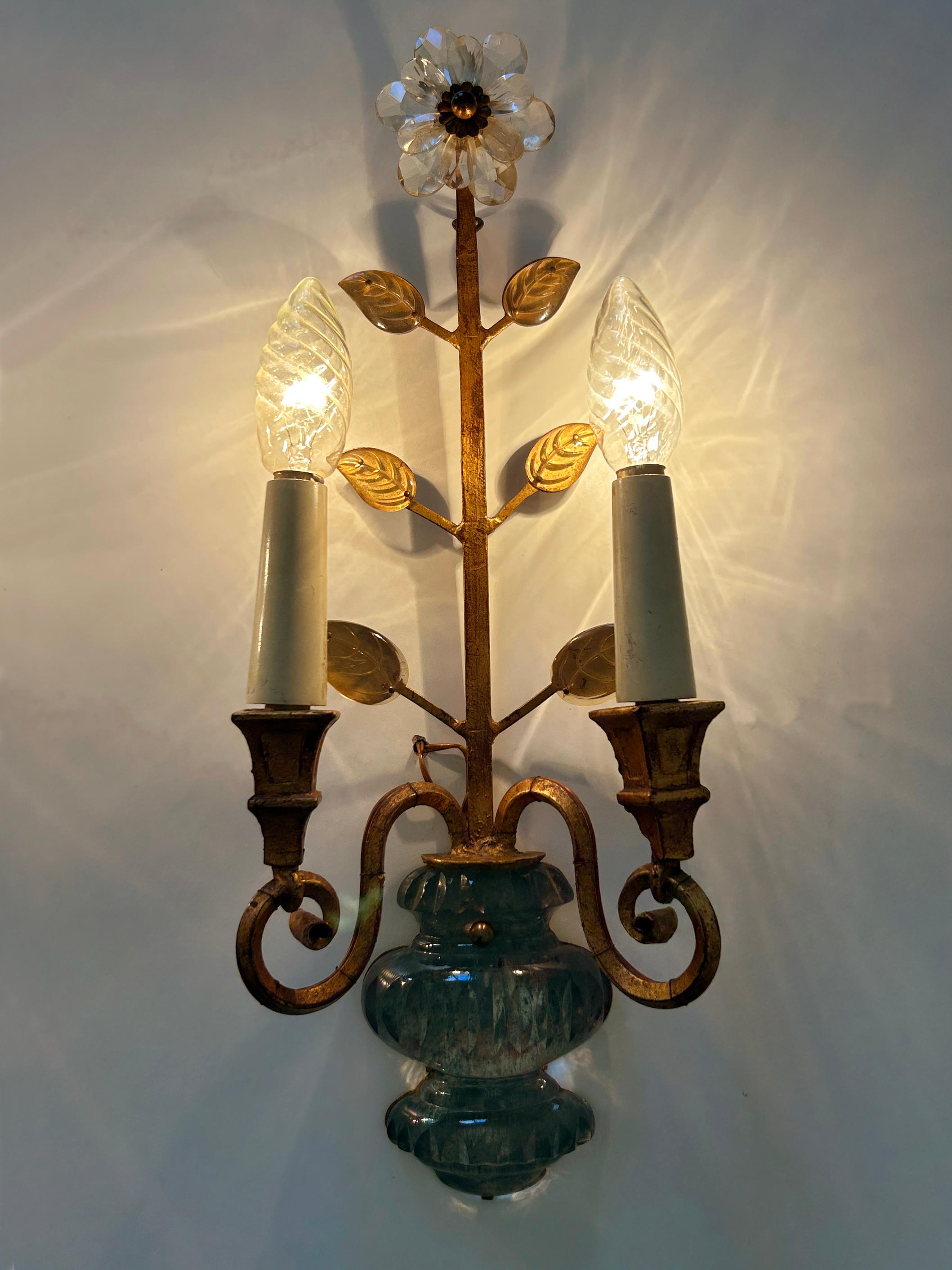 Set di due lampade da parete o scendiletto in cristallo e metallo dorato Banci Firenze 1960s Italia in vendita 7