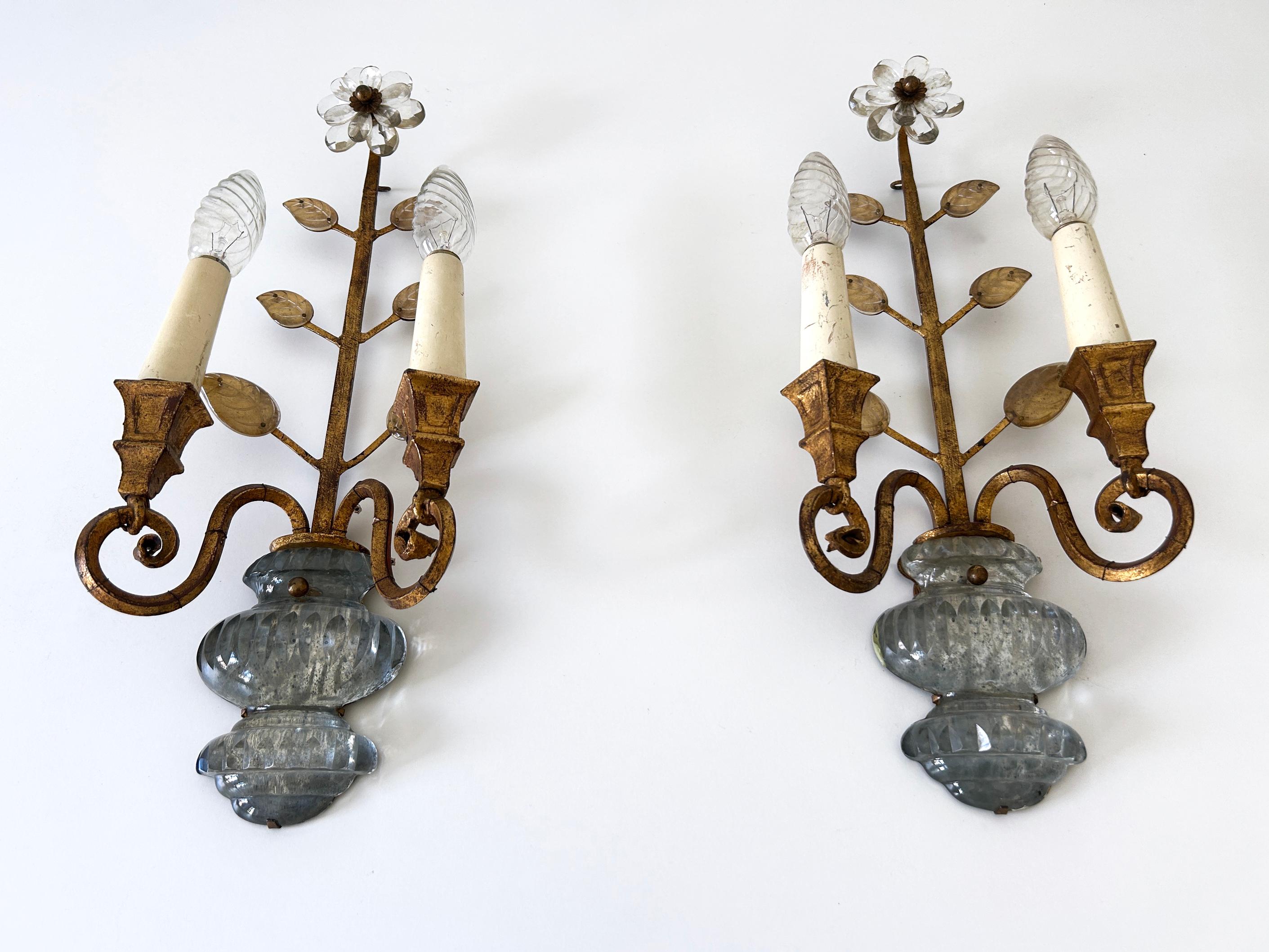 Mid-Century moderno Set di due lampade da parete o scendiletto in cristallo e metallo dorato Banci Firenze 1960s Italia in vendita
