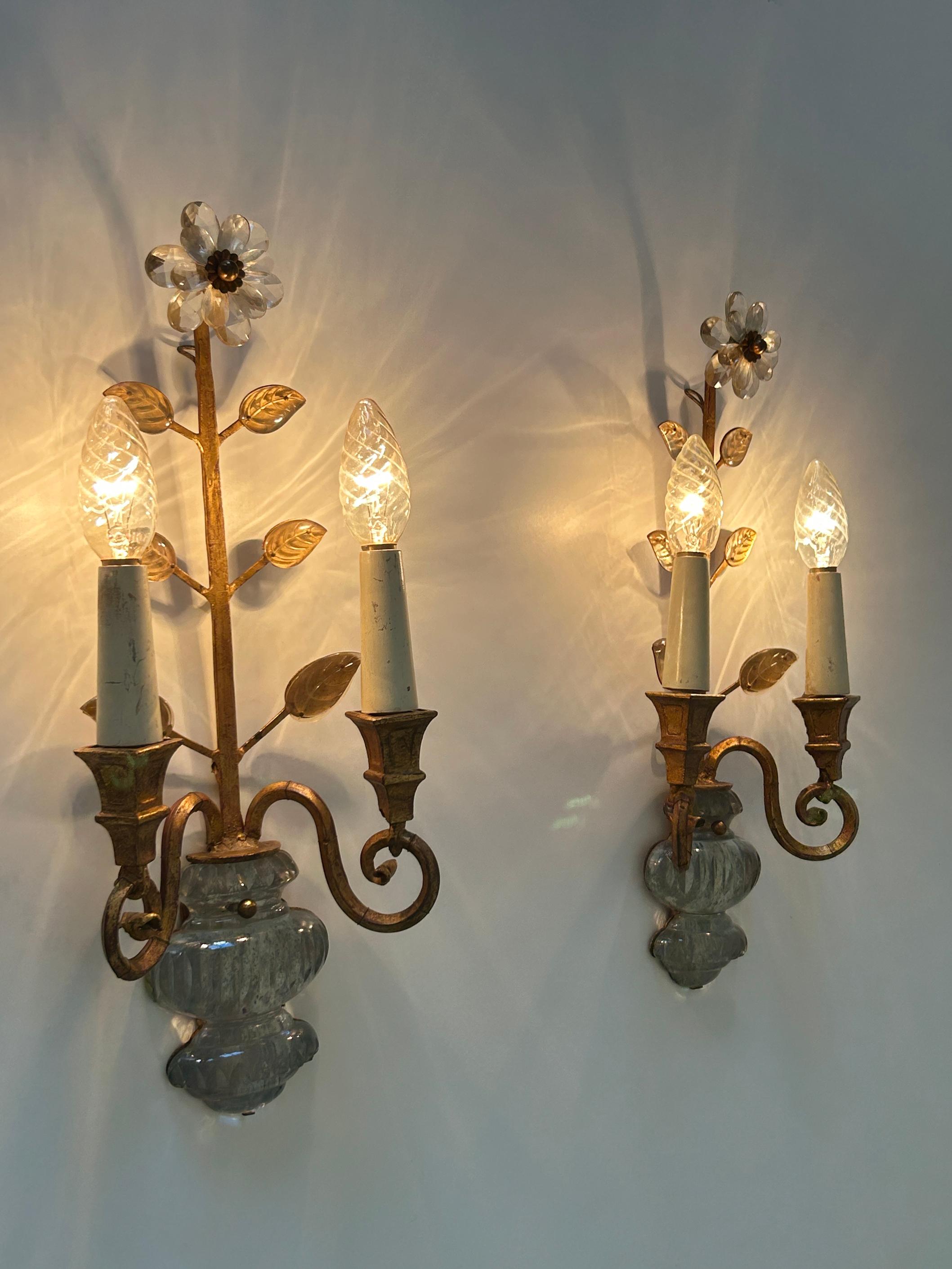 Dorato Set di due lampade da parete o scendiletto in cristallo e metallo dorato Banci Firenze 1960s Italia in vendita