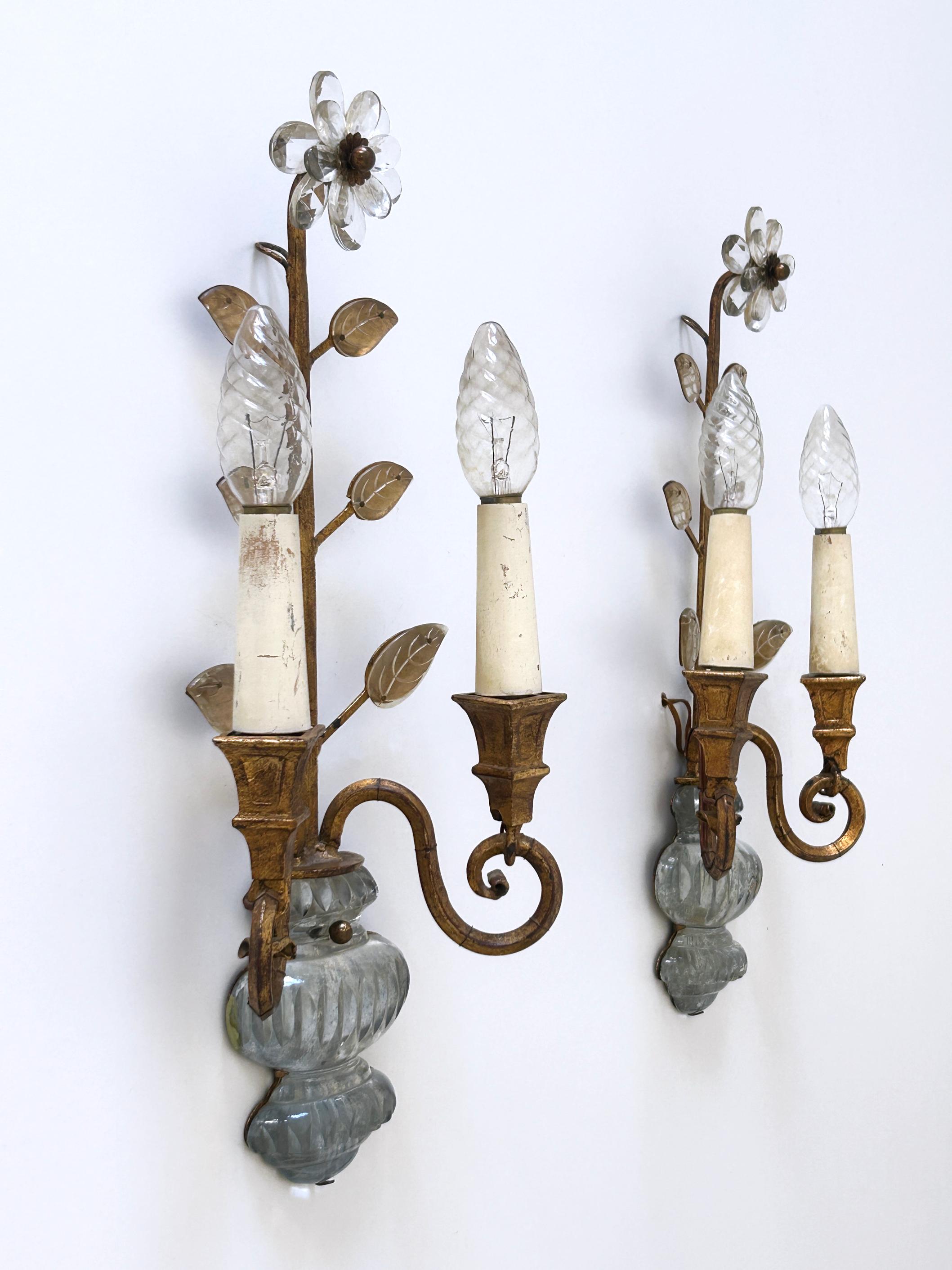 Set di due lampade da parete o scendiletto in cristallo e metallo dorato Banci Firenze 1960s Italia in vendita 1