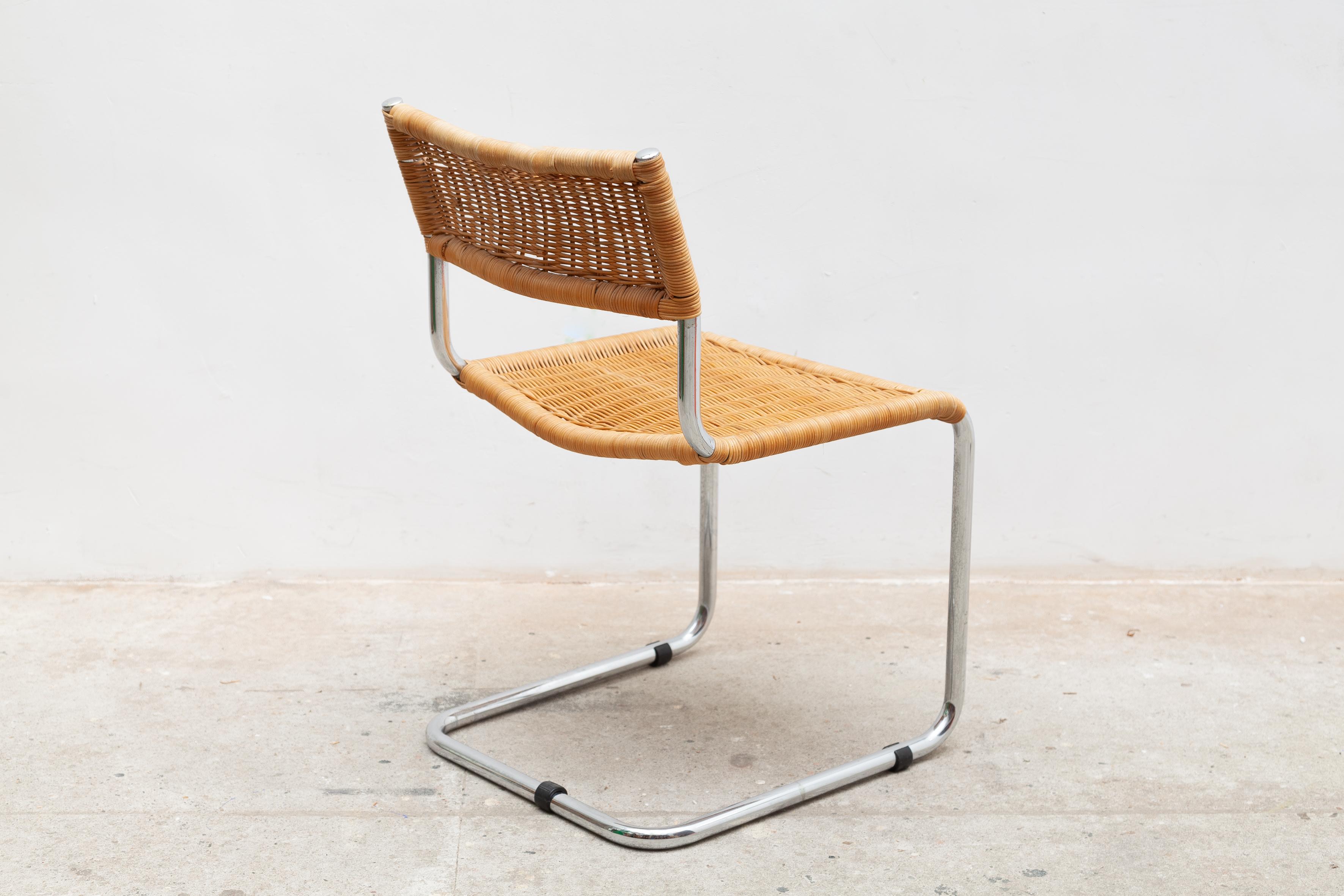 Fait main Ensemble de deux chaises d'appoint Bauhaus en rotin tressé chromé en porte-à-faux, Italie, années 1960 en vente