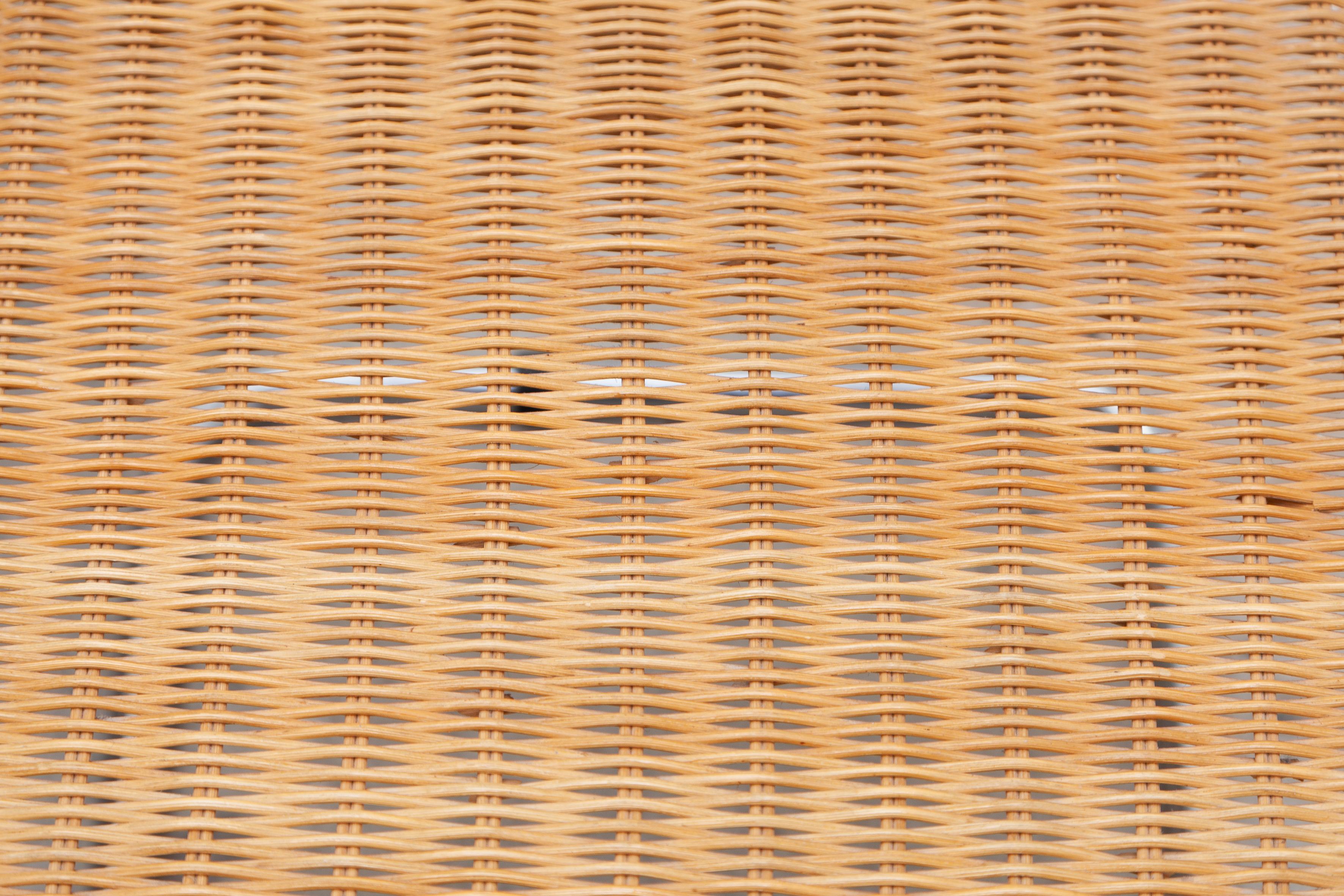 Satz von zwei freitragenden Bauhaus-Beistellstühlen aus verchromtem Rattan, 1960er Jahre, Italien (Mitte des 20. Jahrhunderts) im Angebot