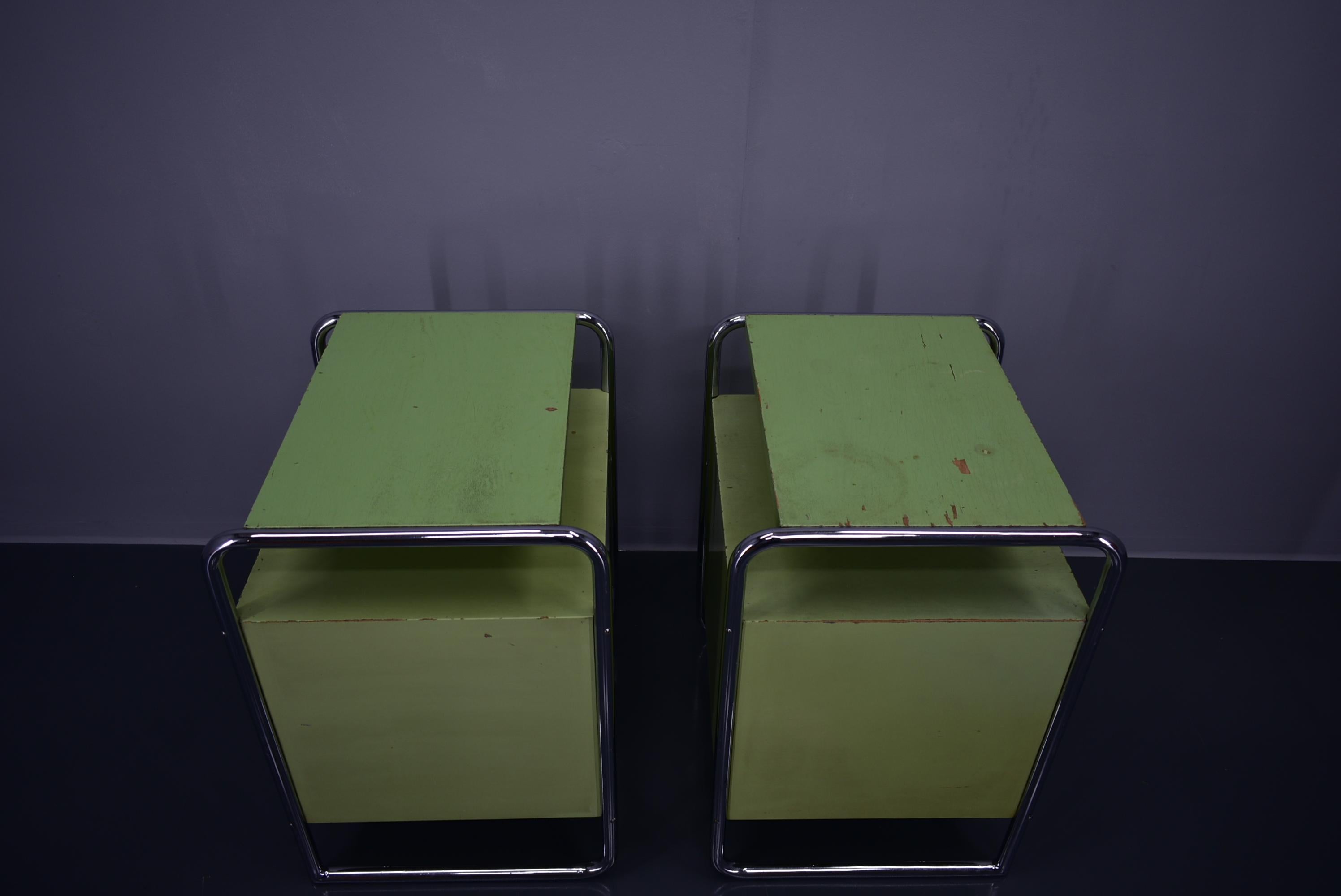 Ensemble de deux tables de nuit Bauhaus par Vichr & Co, années 1930 en vente 5