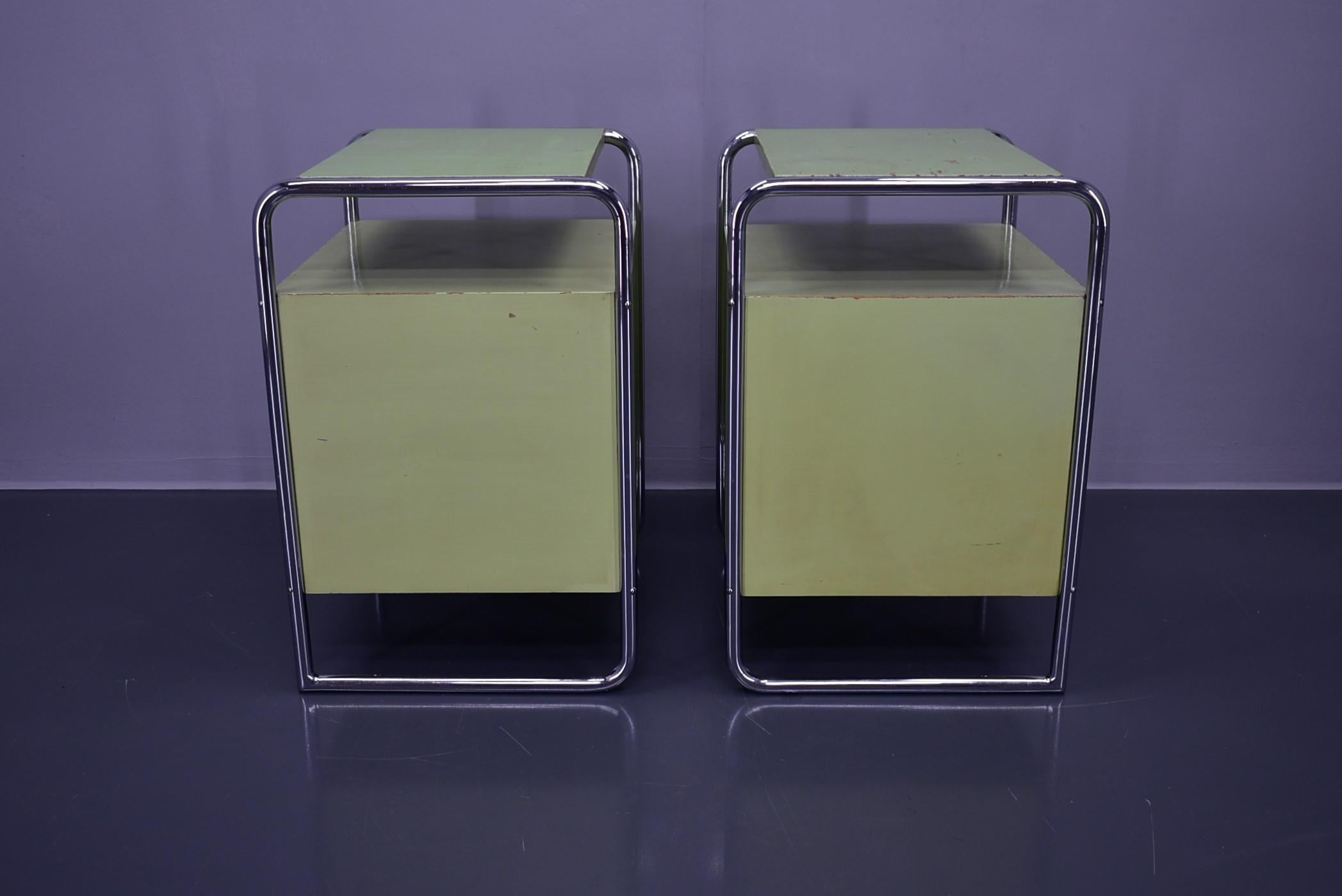 Ensemble de deux tables de nuit Bauhaus par Vichr & Co, années 1930 en vente 9